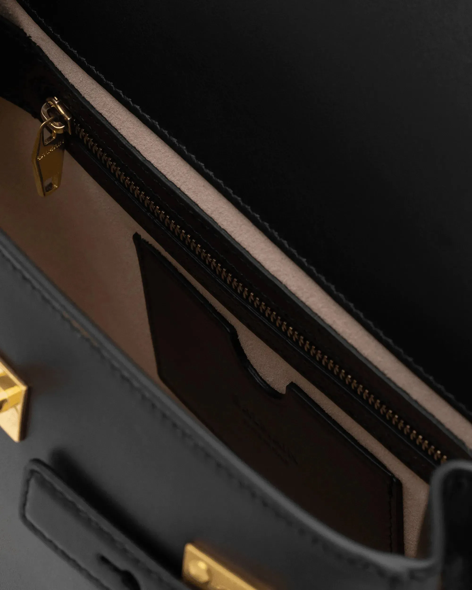 B-Buzz 23 Leather Tote Bag