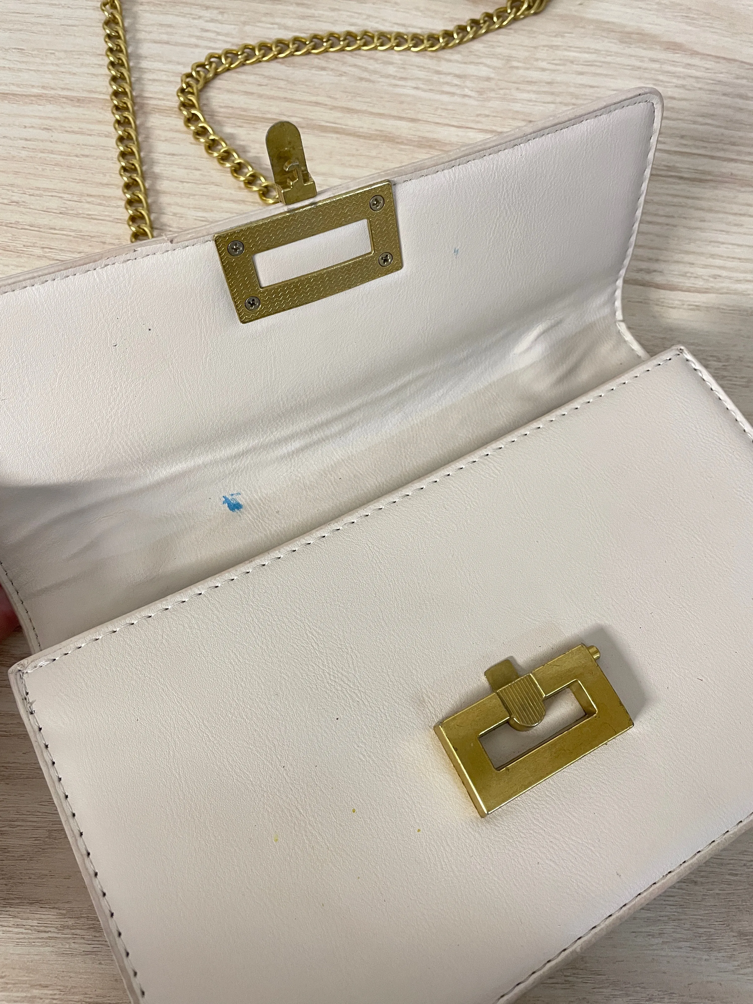 chic faux leather structured clasp chain shoulder bag