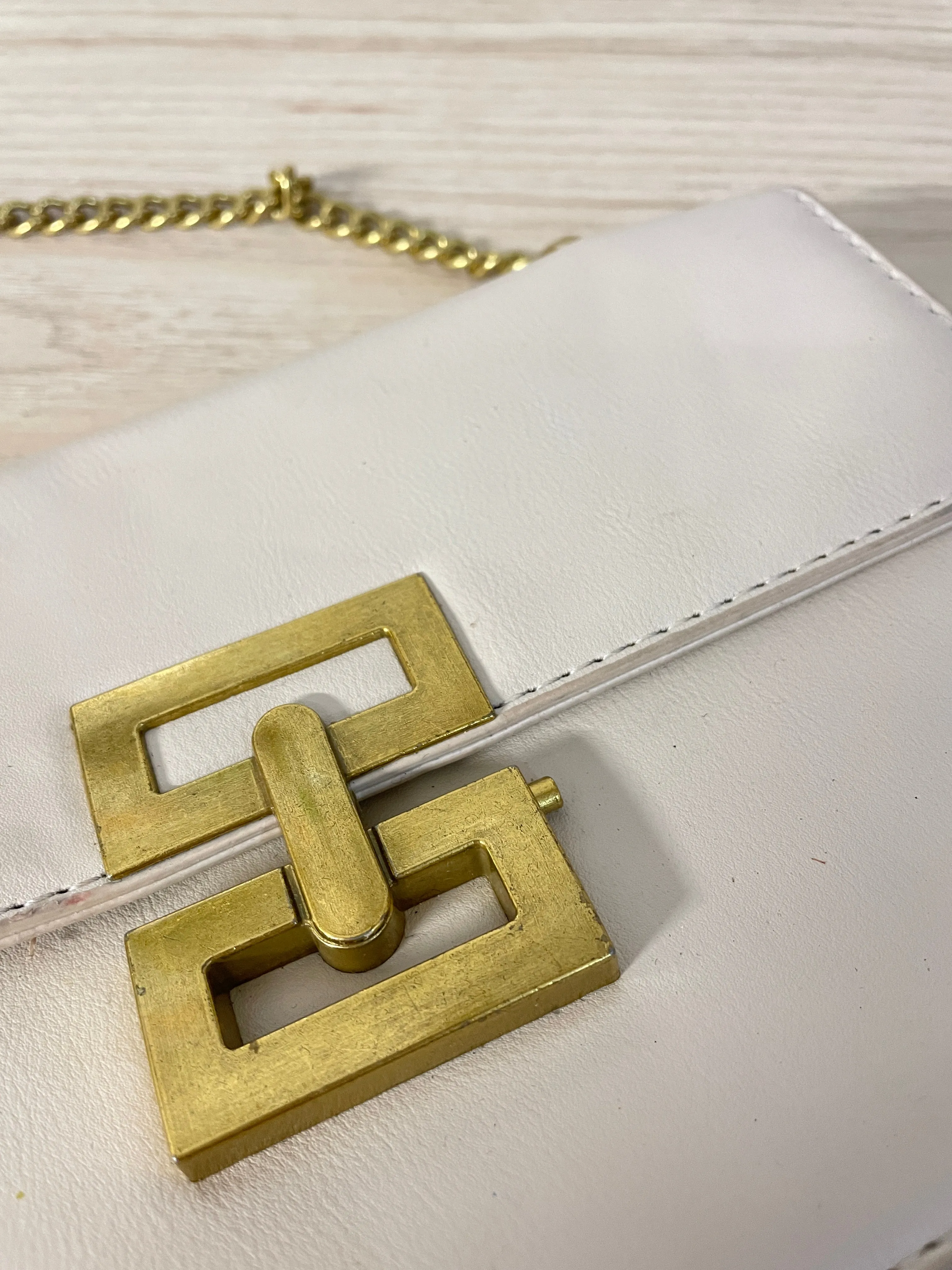 chic faux leather structured clasp chain shoulder bag