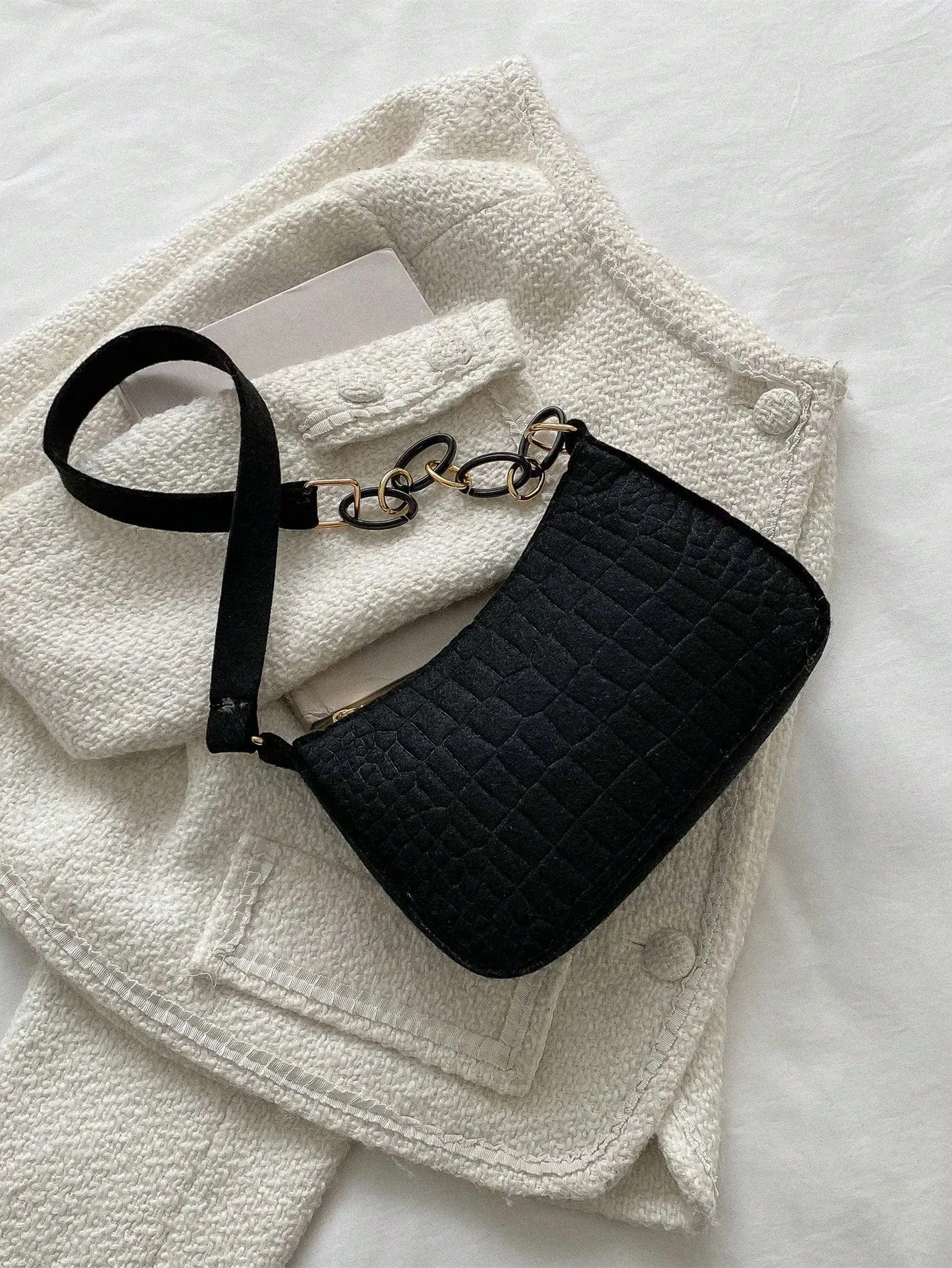 Crocodile Pattern Minimalist Shoulder Bag with Metal Chain - Black