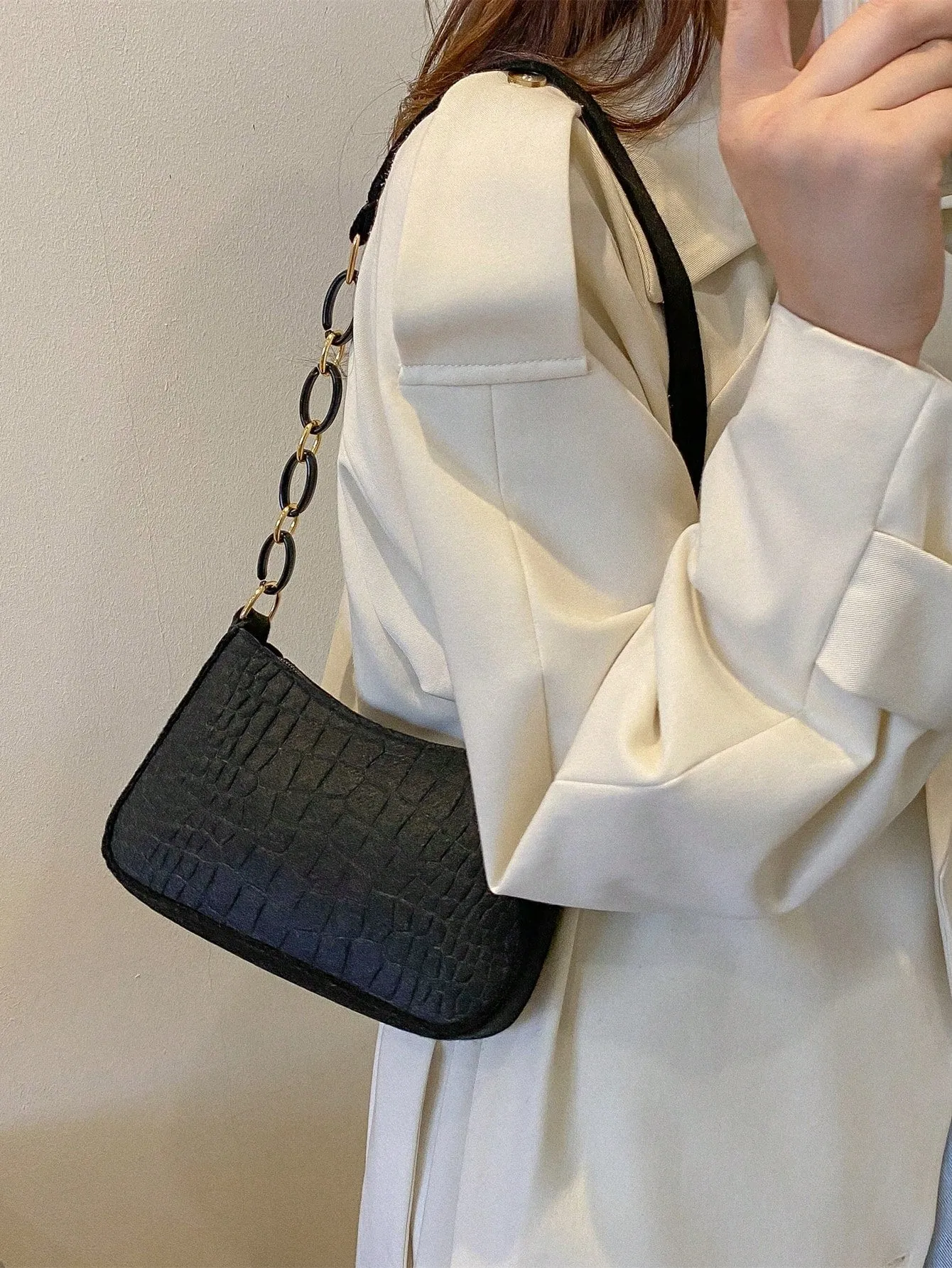 Crocodile Pattern Minimalist Shoulder Bag with Metal Chain - Black