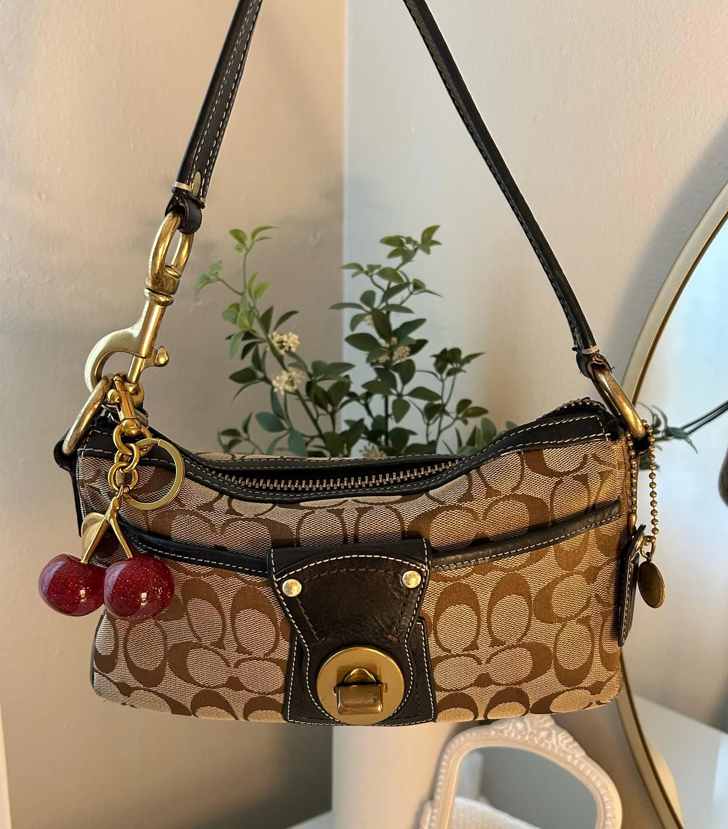 HENRYVINTUS™ black and tan coach vintage bag