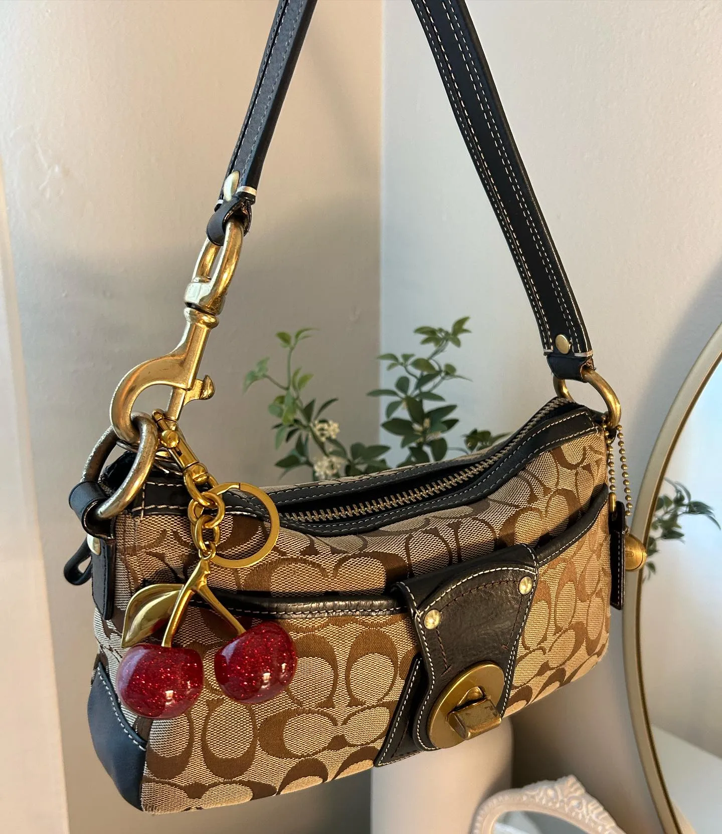 HENRYVINTUS™ black and tan coach vintage bag