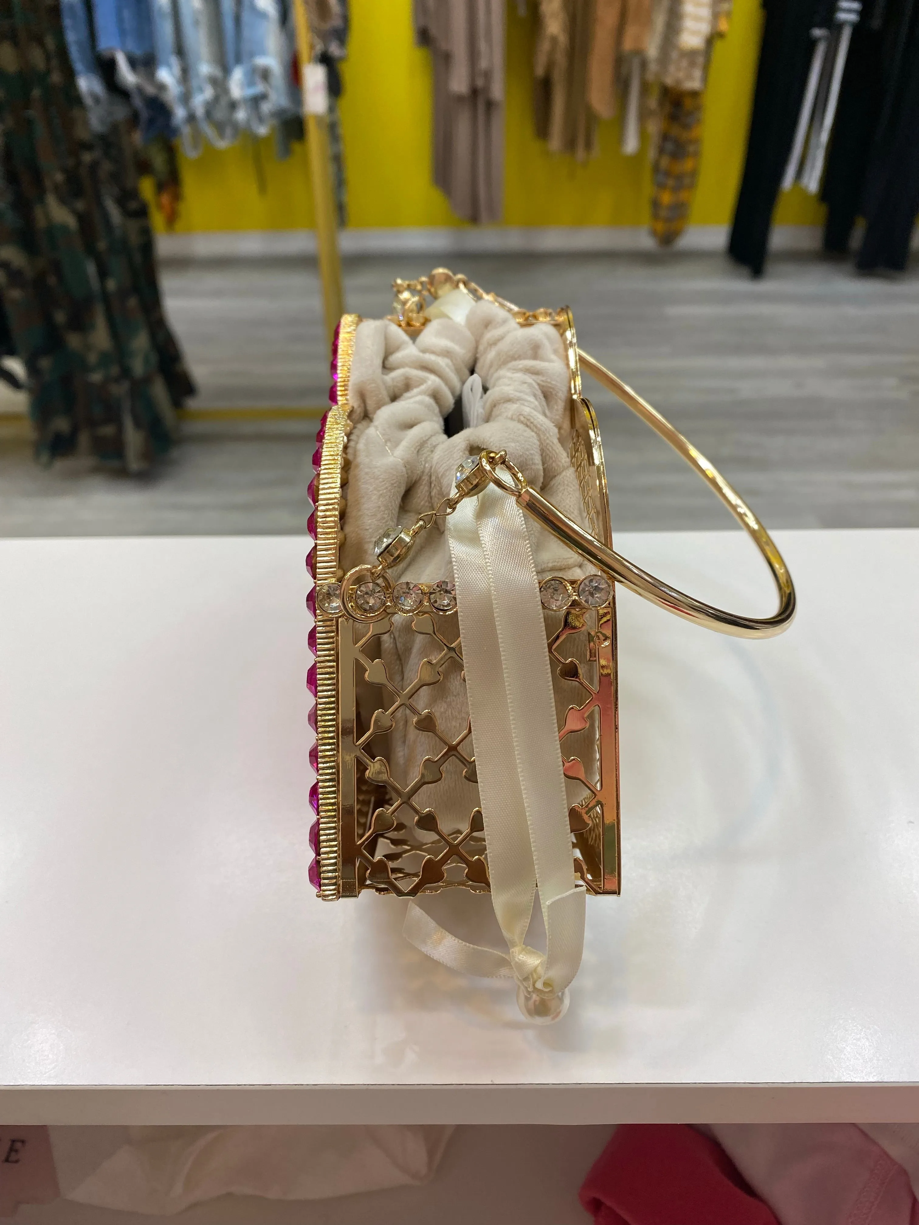 Kiss Clutch