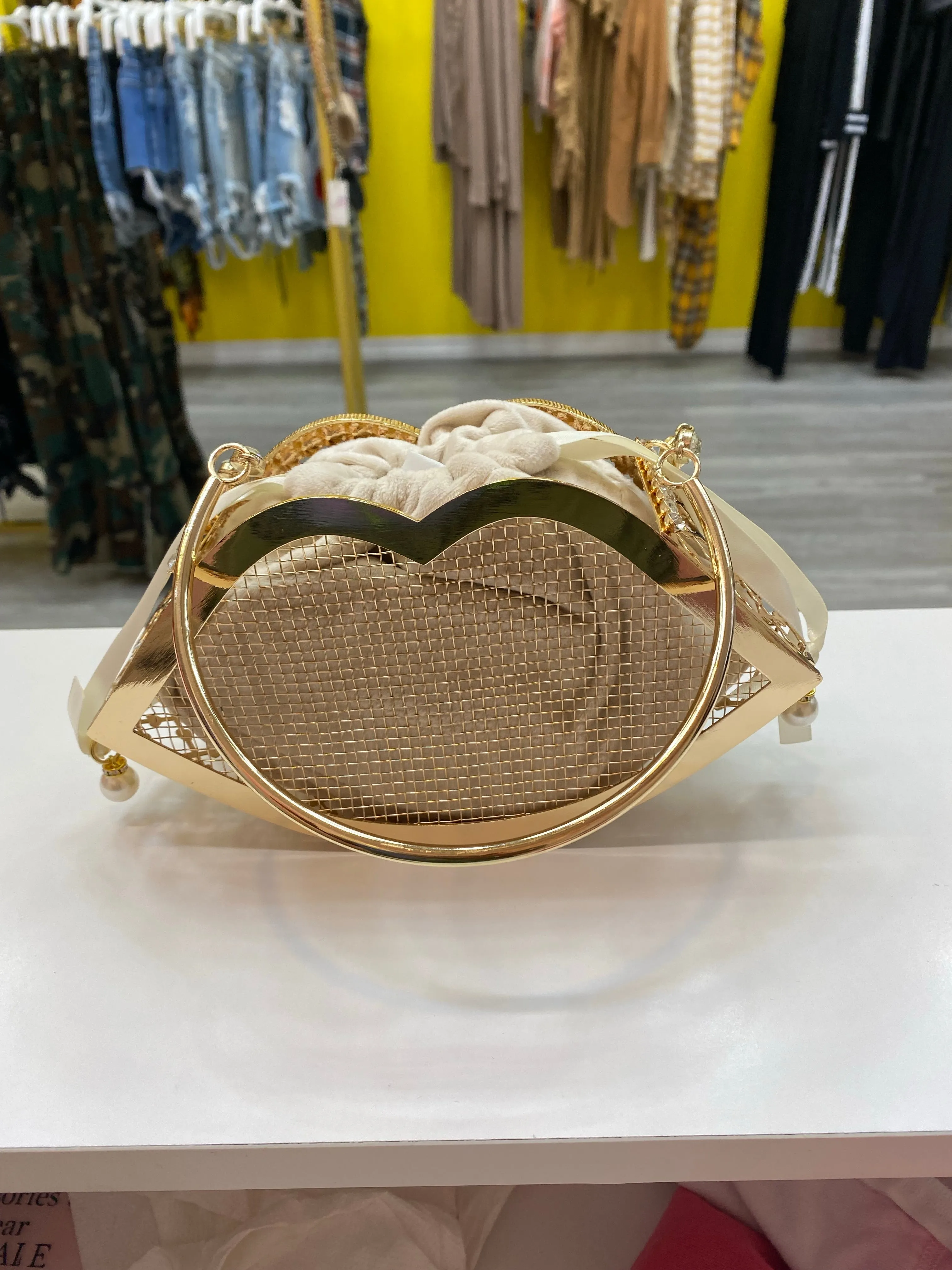 Kiss Clutch