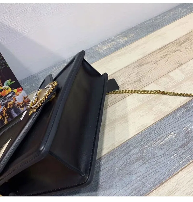 ladies  metal chain luxury pearl buckle bag