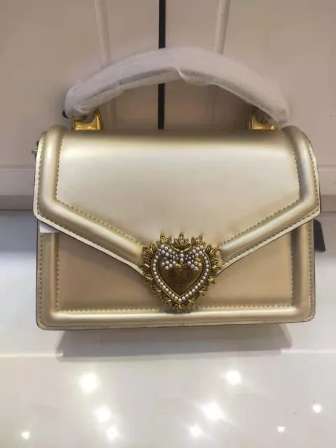 ladies  metal chain luxury pearl buckle bag