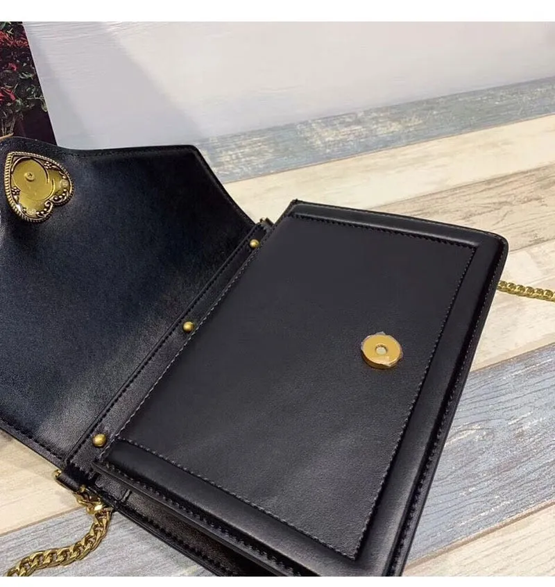 ladies  metal chain luxury pearl buckle bag