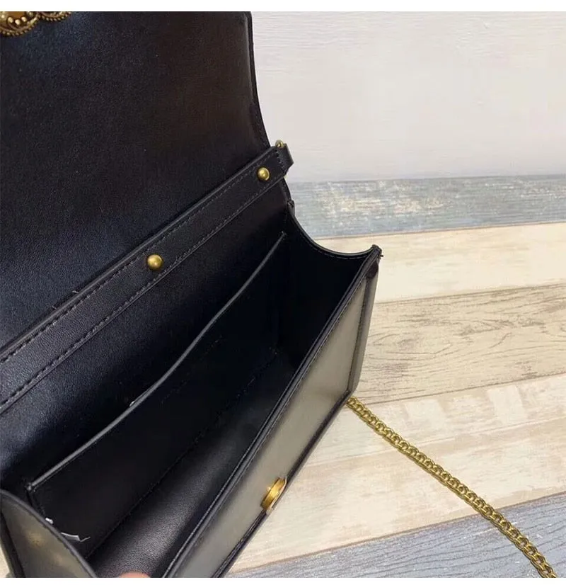 ladies  metal chain luxury pearl buckle bag