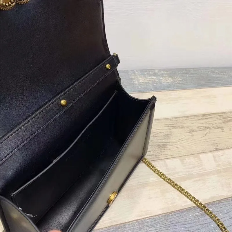 ladies  metal chain luxury pearl buckle bag