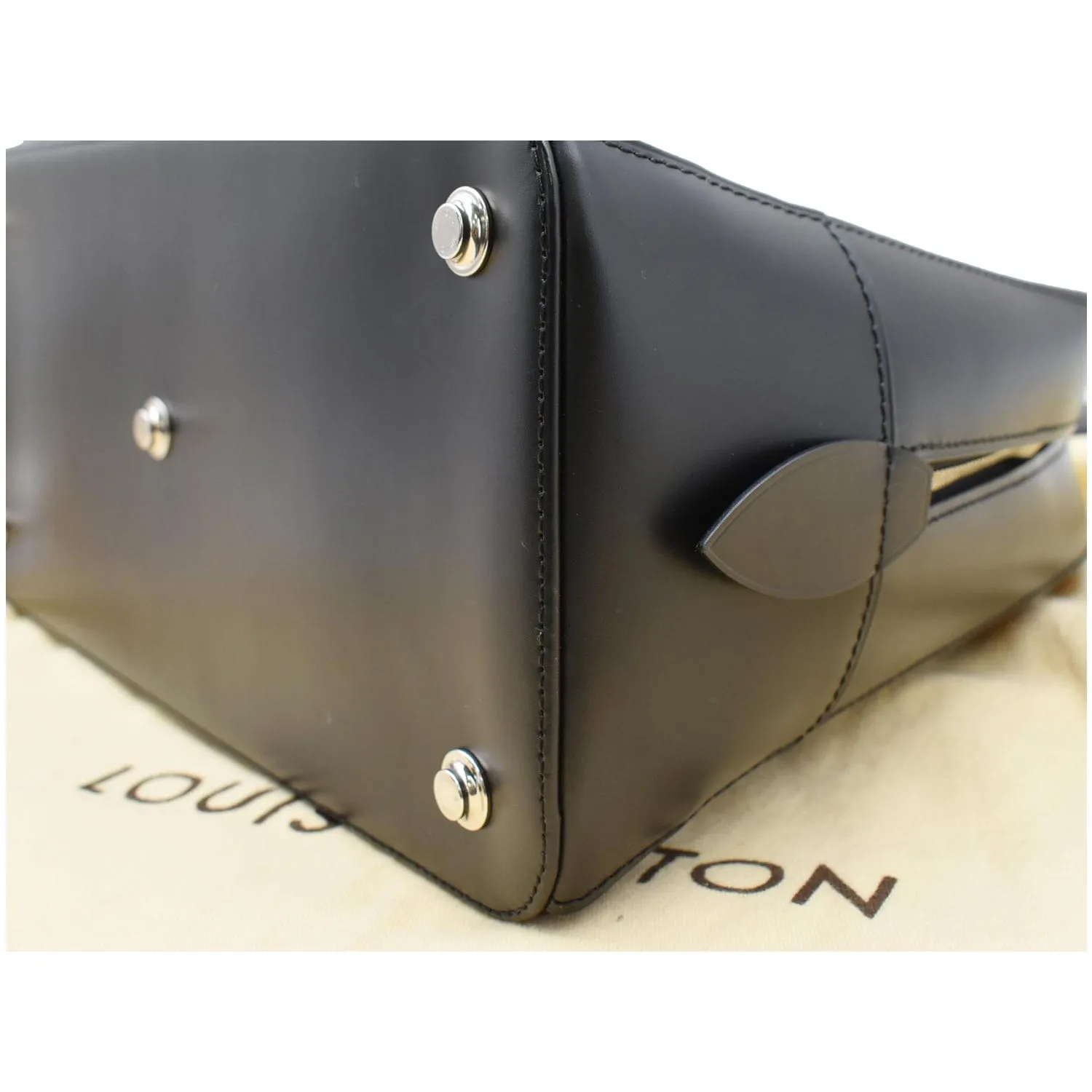 LOUIS VUITTON Dora MM Monogram Canvas Shoulder Bag Brown