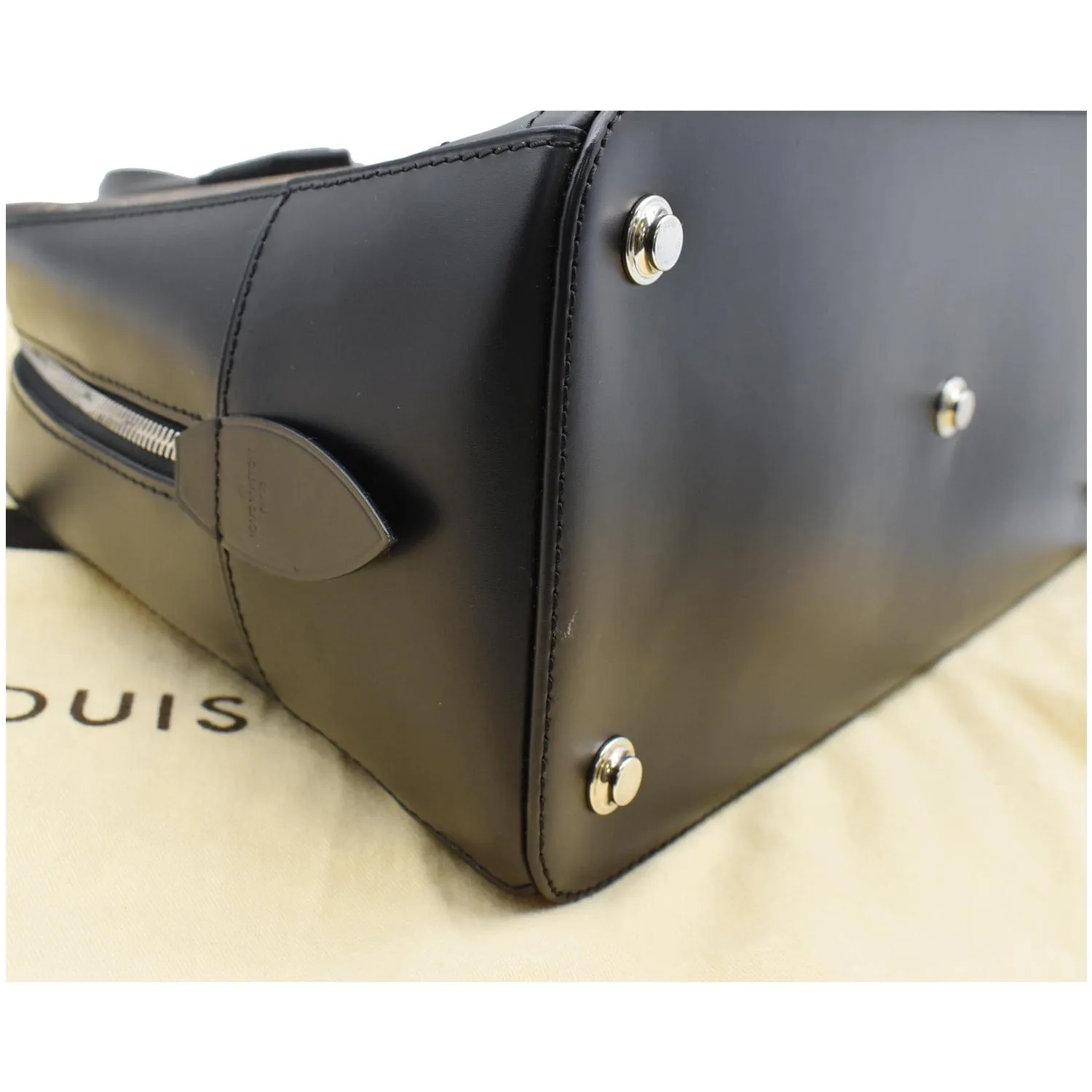 LOUIS VUITTON Dora MM Monogram Canvas Shoulder Bag Brown