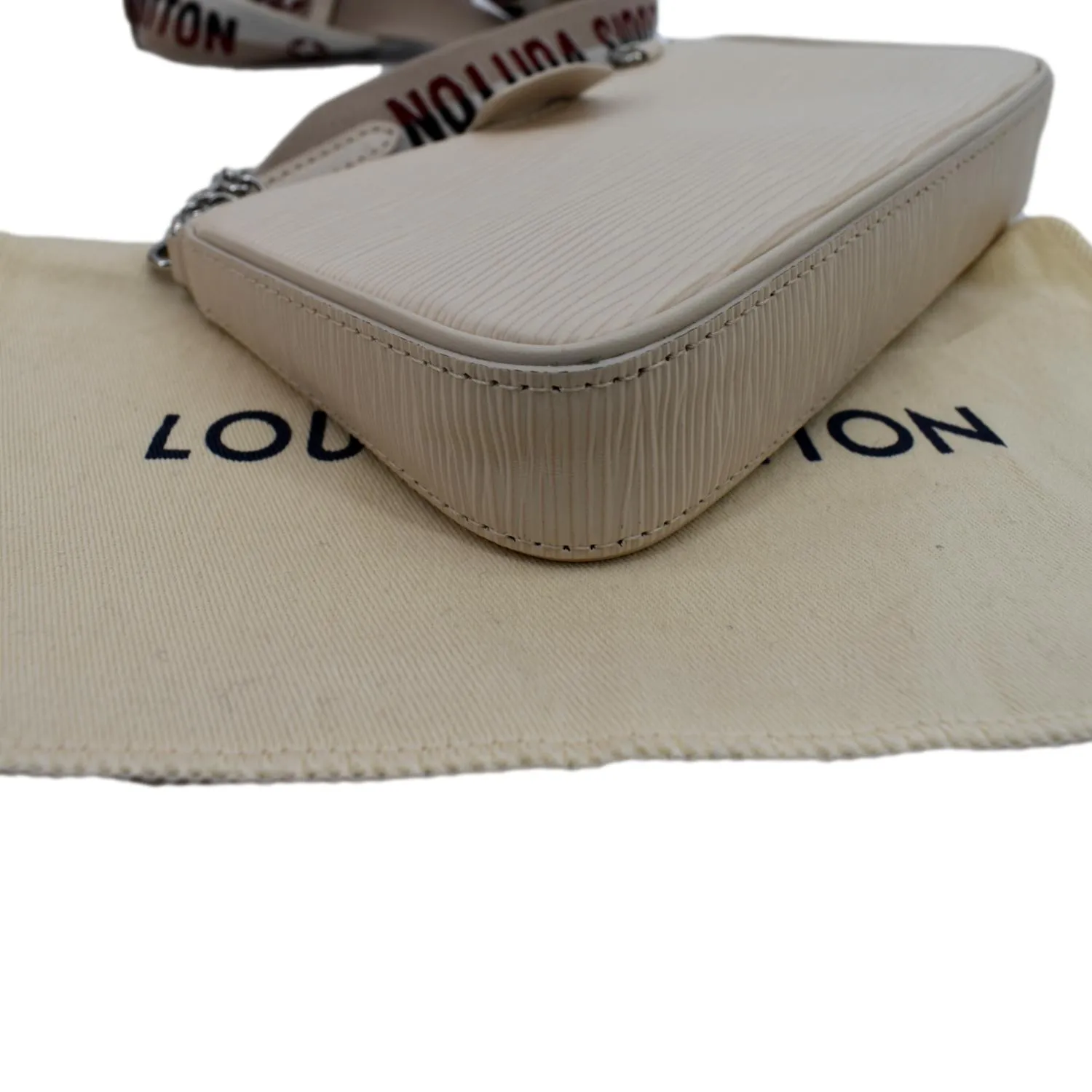 LOUIS VUITTON Easy Pouch On Strap Epi Leather Shoulder Bag Cream