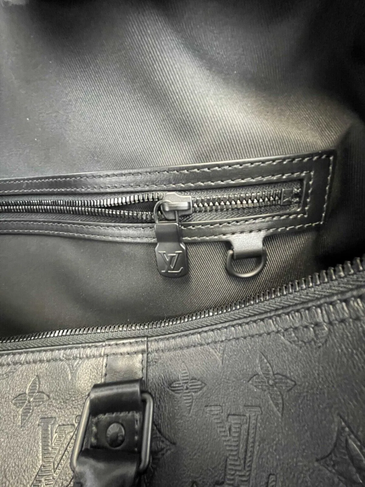 Louis Vuitton - Excellent - Keepall Bandoulière 50 - Black Duffle w/ Strap