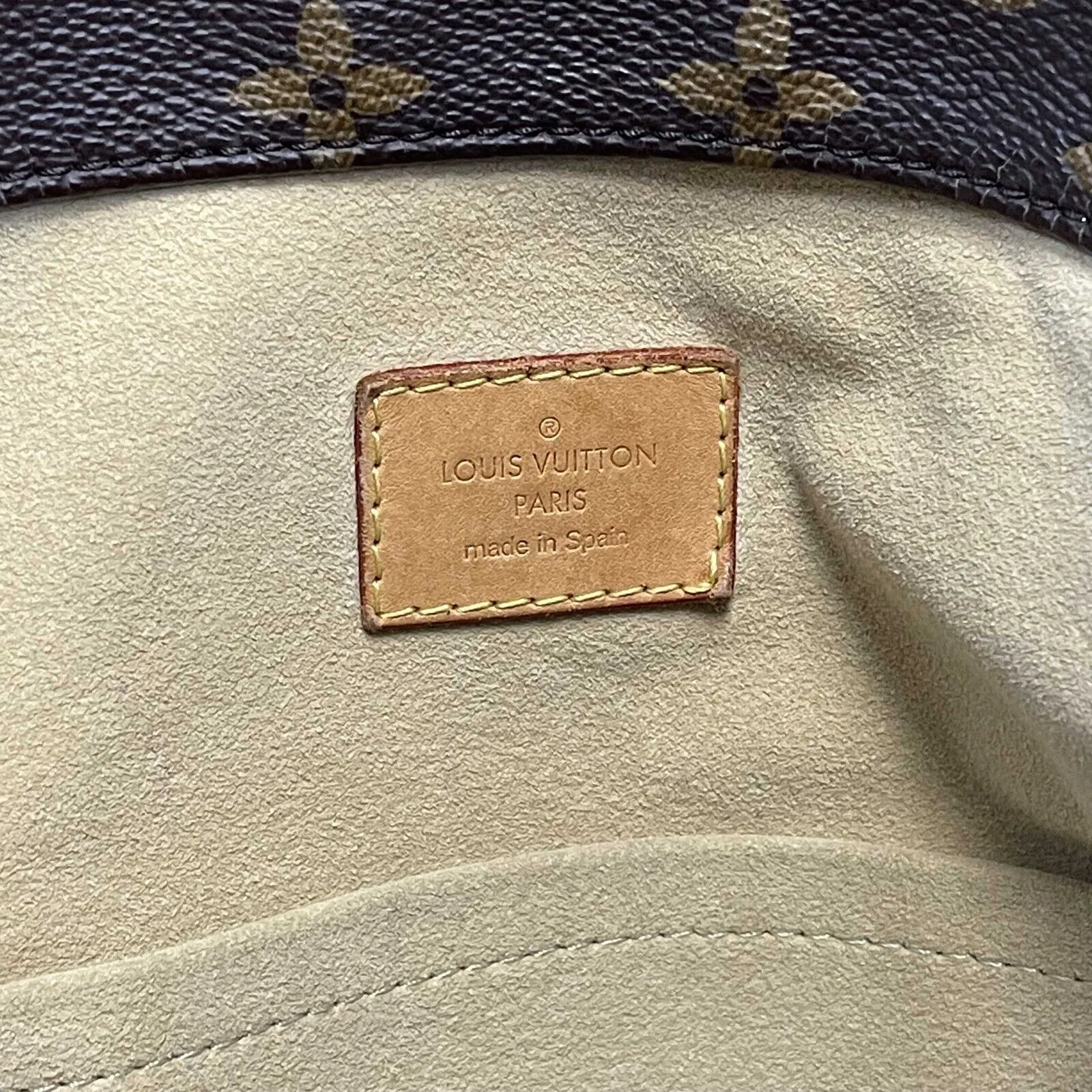 Louis Vuitton - LV Artsy MM - Brown / Tan Monogram Shoulder Bag