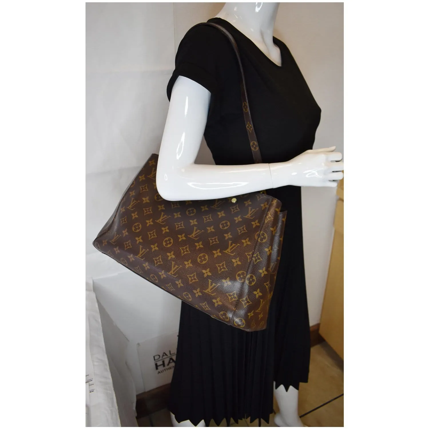 LOUIS VUITTON Montaigne GM Monogram Canvas Shoulder Bag Brown