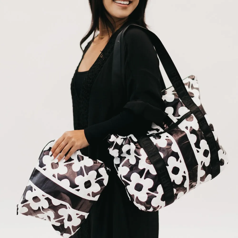 Medium Kona Cove Beach Zipper Tote Bag by Pretty Simple
