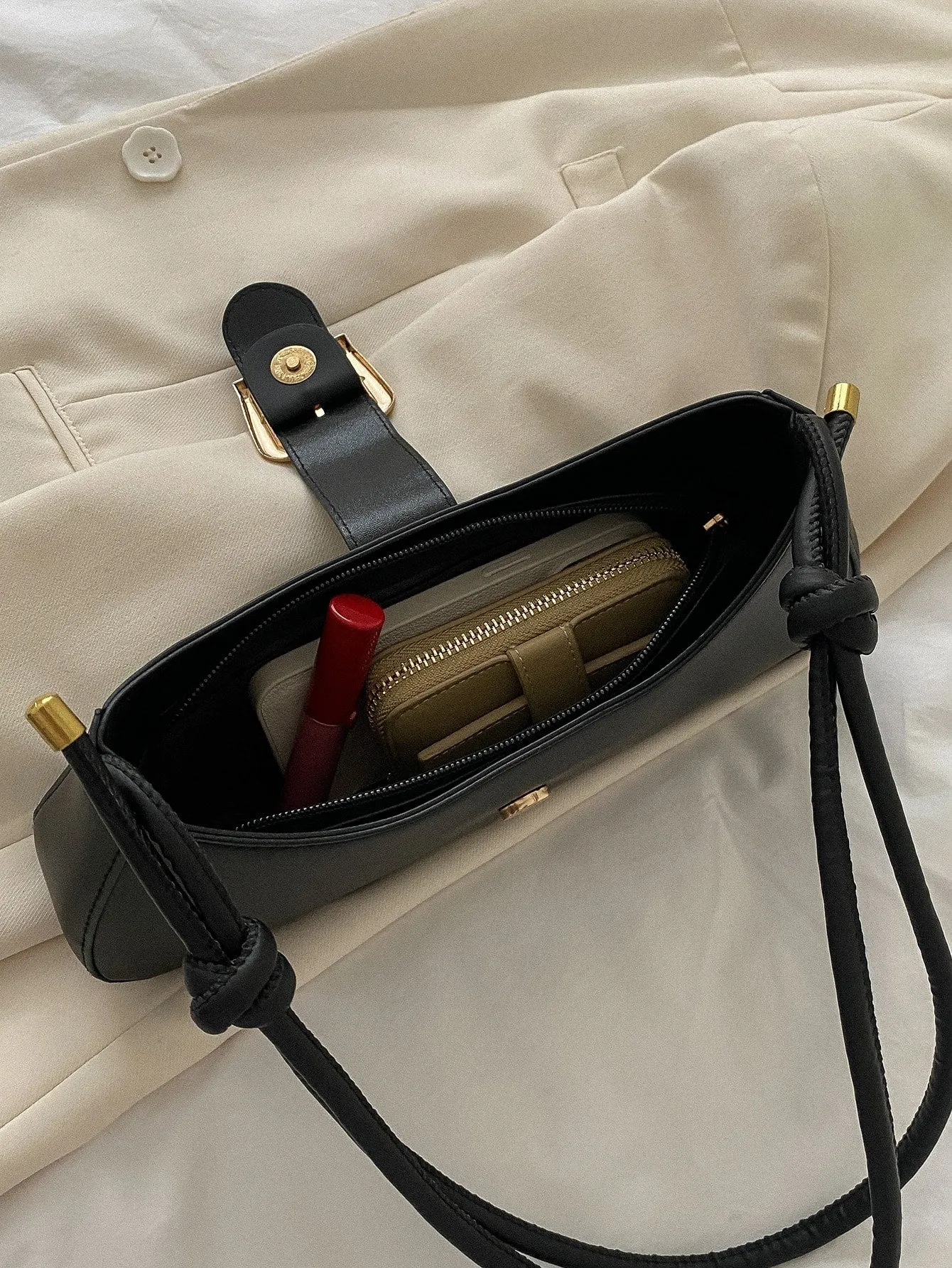Minimalist Buckle Decor Baguette Bag - Black