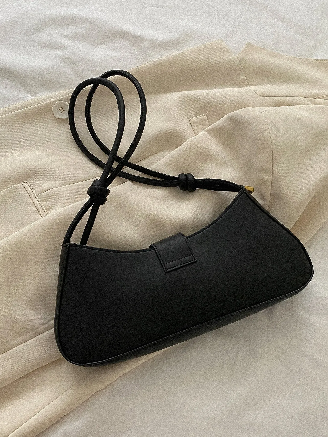 Minimalist Buckle Decor Baguette Bag - Black