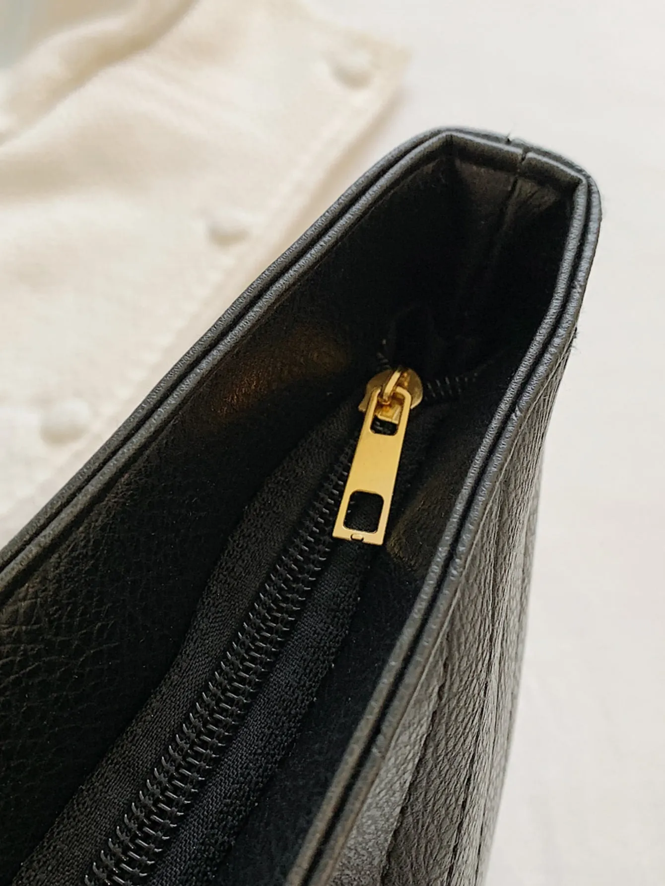 Minimalist Chevron Tote Bag - Black