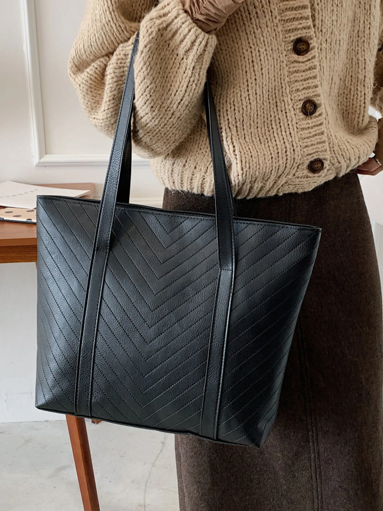 Minimalist Chevron Tote Bag - Black