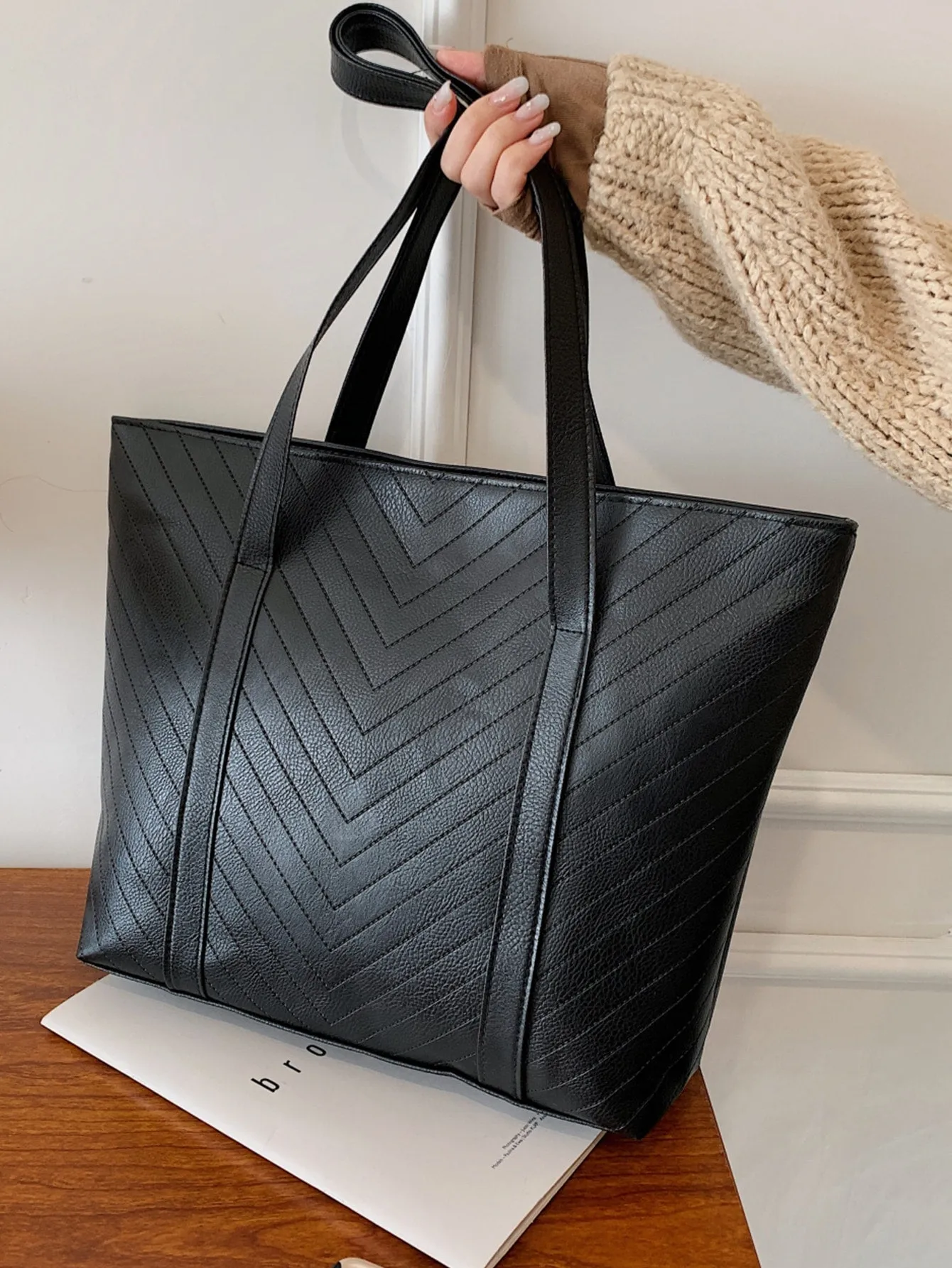 Minimalist Chevron Tote Bag - Black