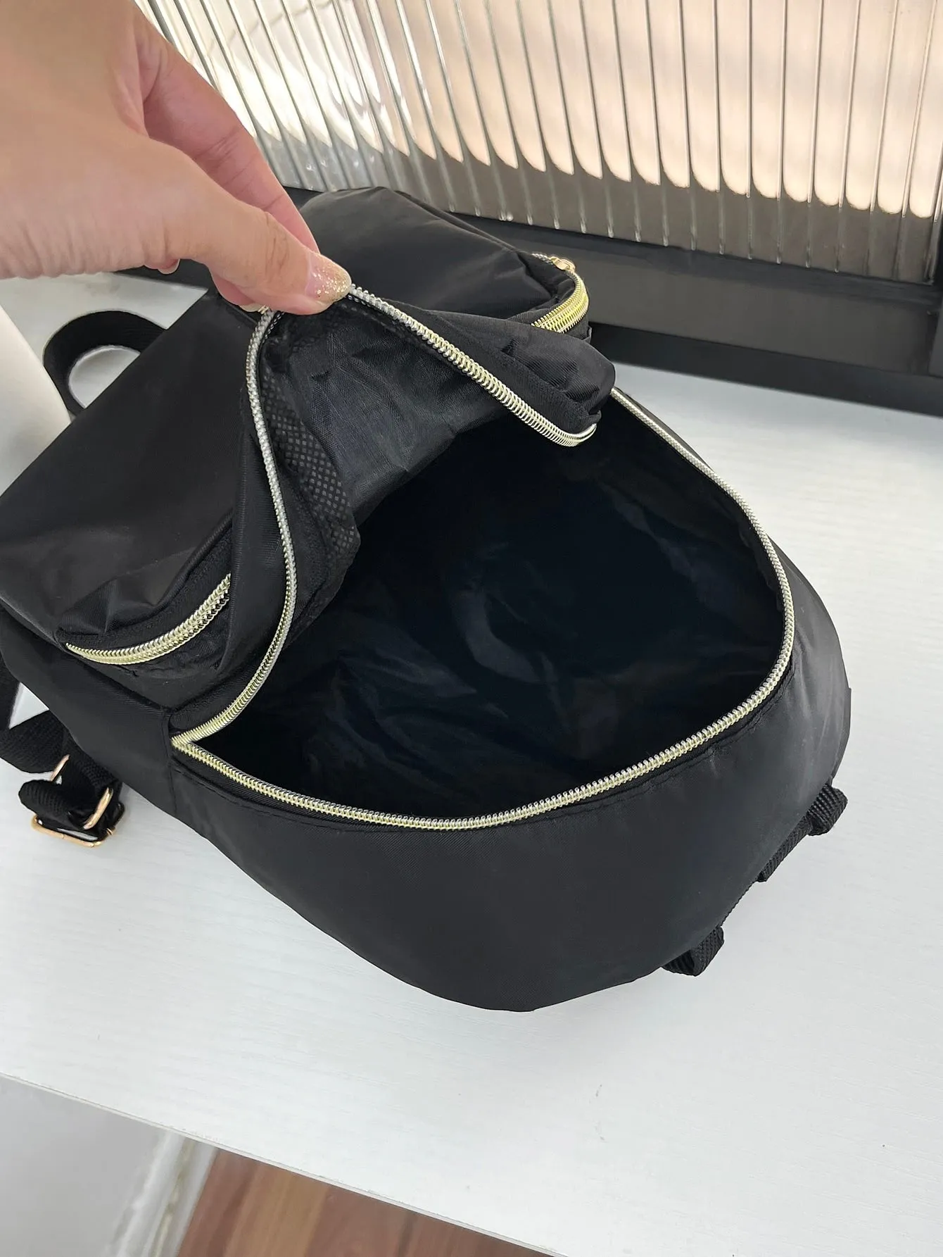 Minimalist Zipper Classic Backpack