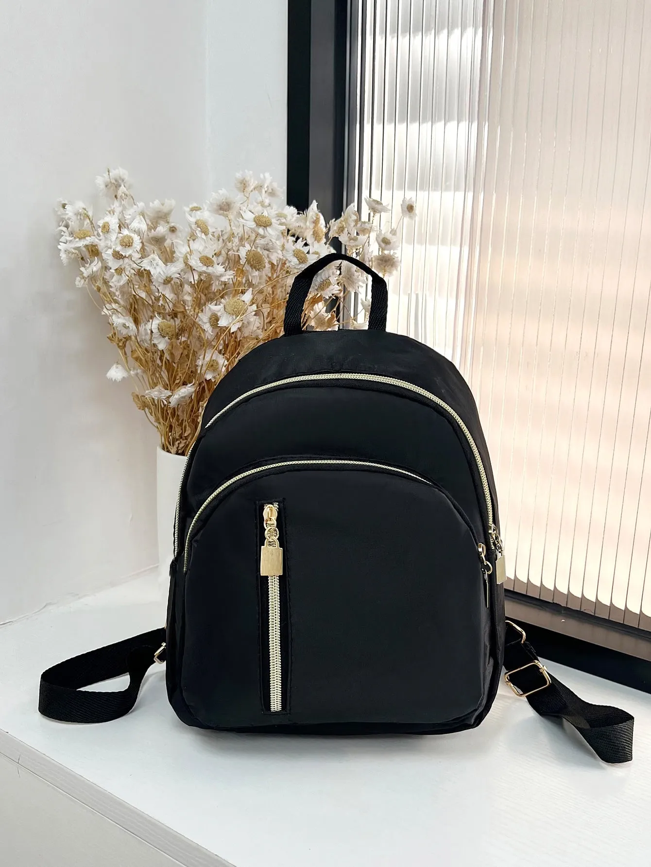 Minimalist Zipper Classic Backpack