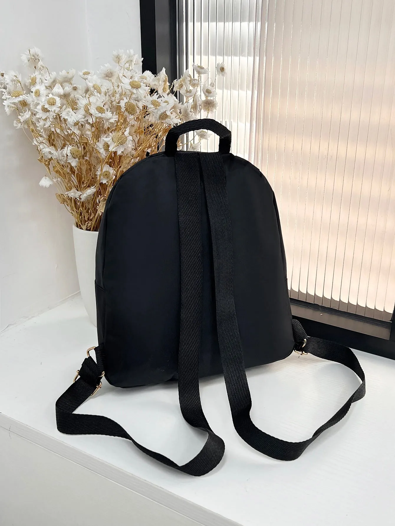 Minimalist Zipper Classic Backpack
