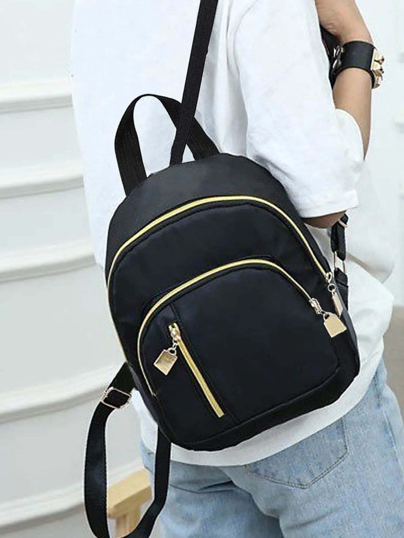 Minimalist Zipper Classic Backpack