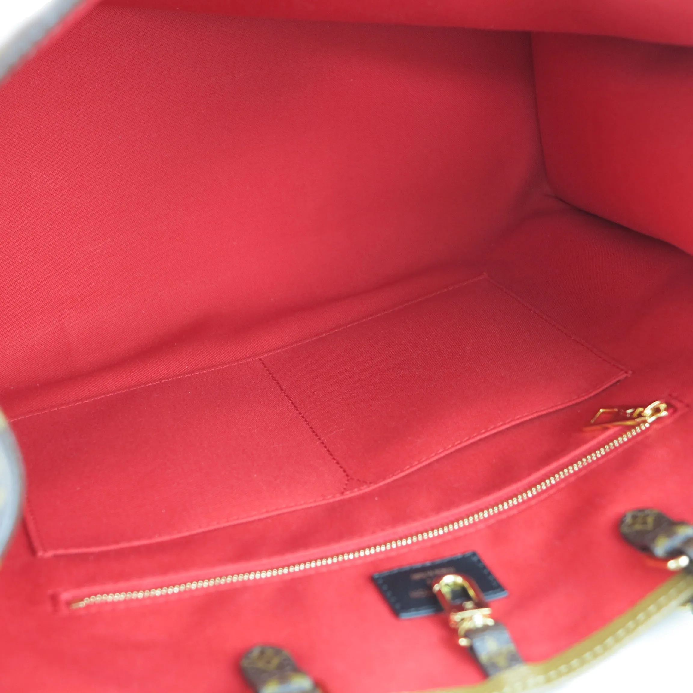 Onthego GM Tote Bag in Giant Reverse Monogram