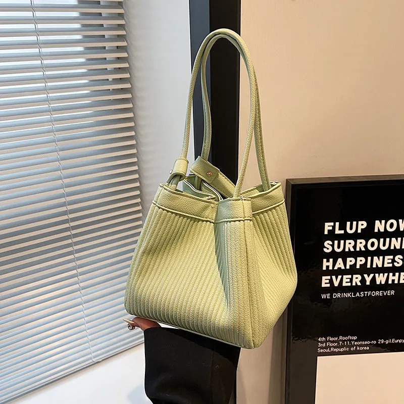 REALAIOT 2025 This year, niche hand-carried bucket bags women's bags popular new commuting versatile fashion Popular style shoulder messenger bags are popular.