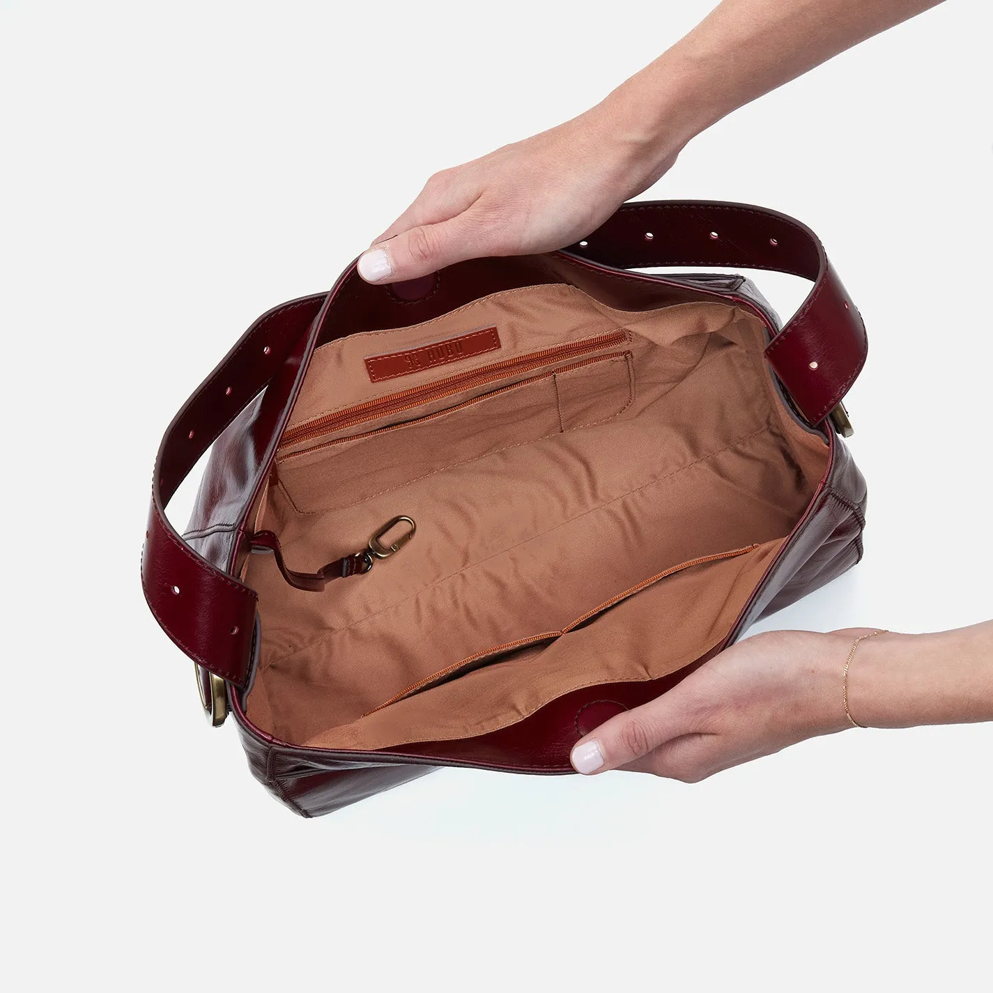 Render Shoulder Bag In Polished Leather - Winterberry