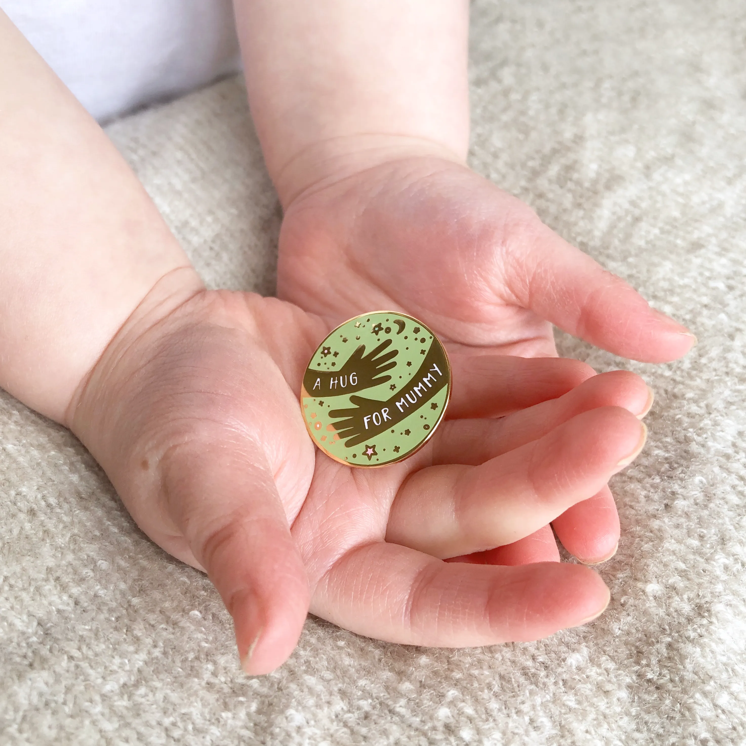 SECONDS / A Hug For Mummy Enamel Lapel Pin Badge