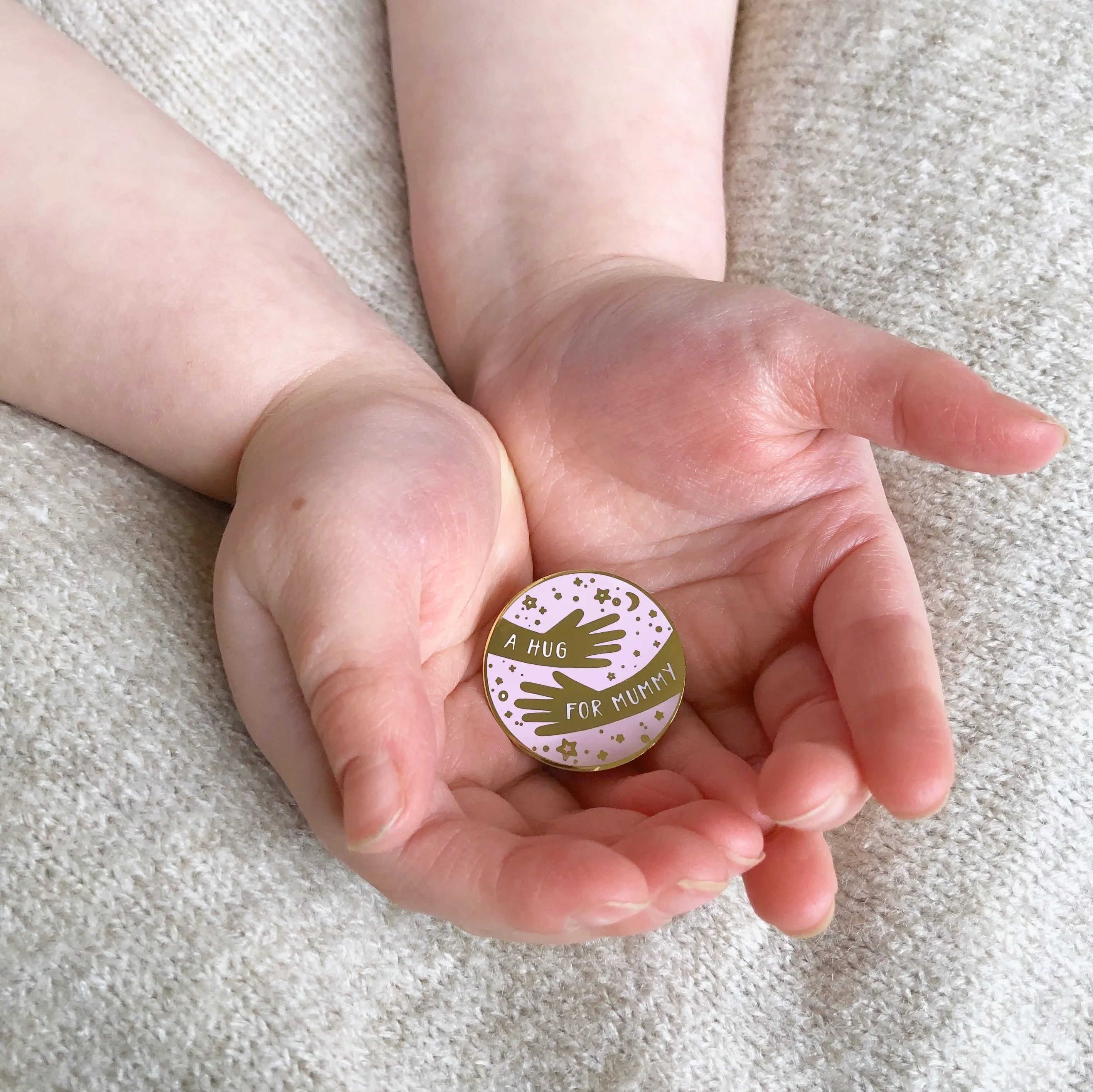 SECONDS / A Hug For Mummy Enamel Lapel Pin Badge
