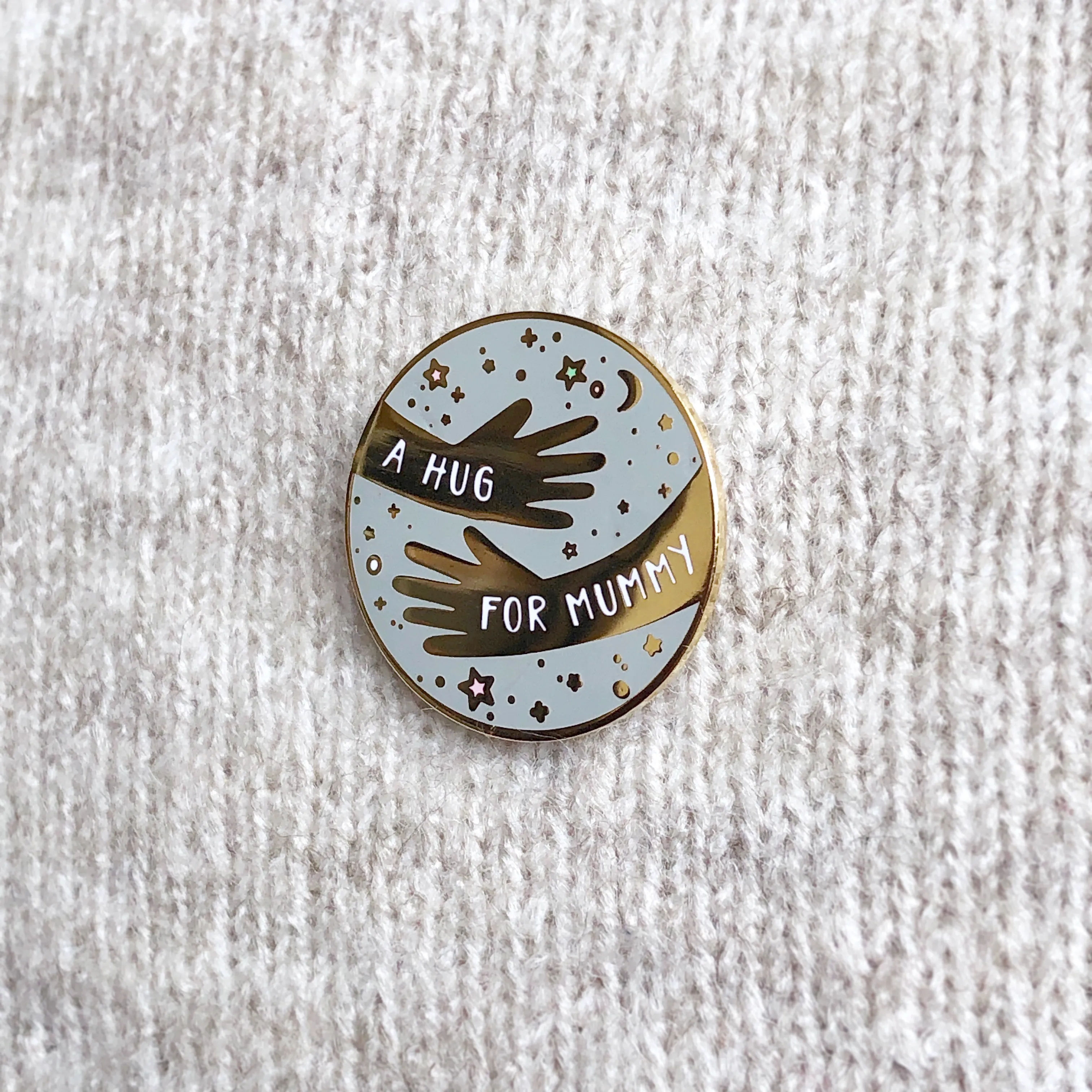 SECONDS / A Hug For Mummy Enamel Lapel Pin Badge