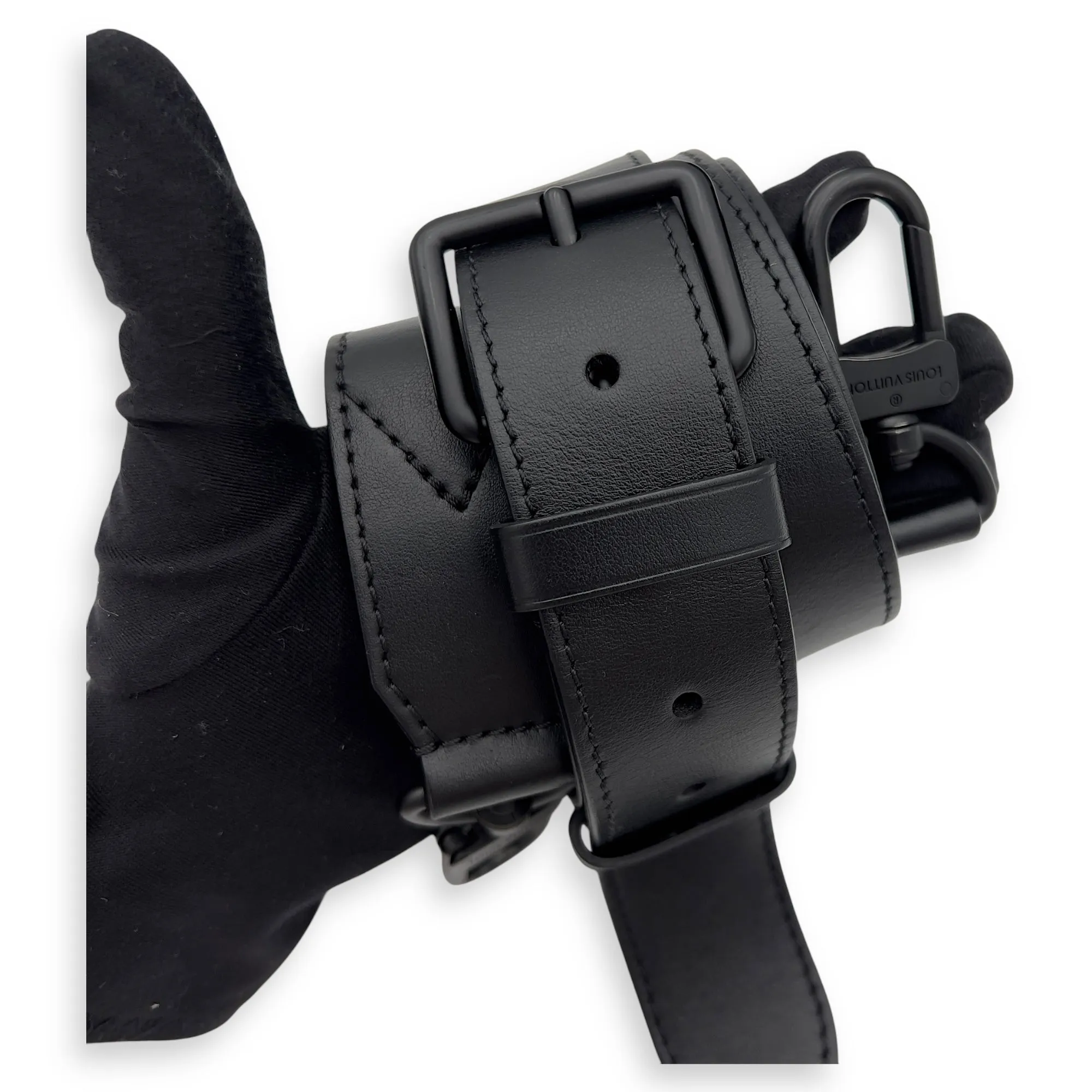 Steamer Black Messenger in Taurillon Leather, Lacquered Metal hardware