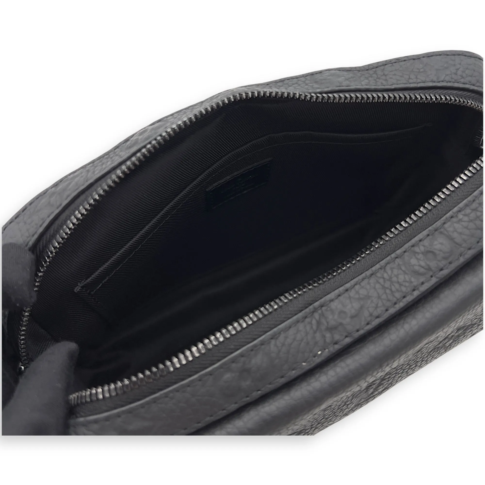 Steamer Black Messenger in Taurillon Leather, Lacquered Metal hardware