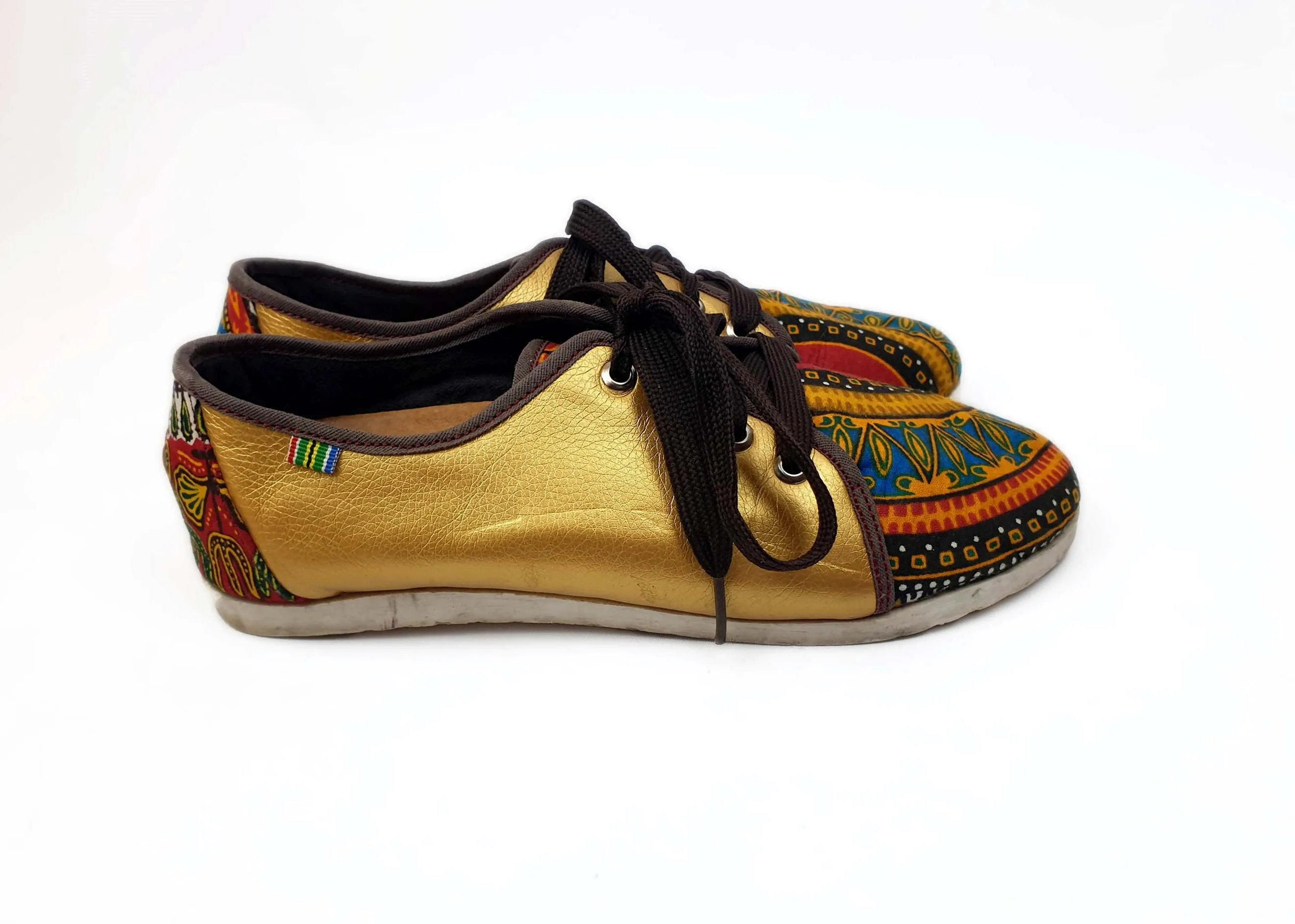 Stegmann gold and fabric laceup shoes size 7