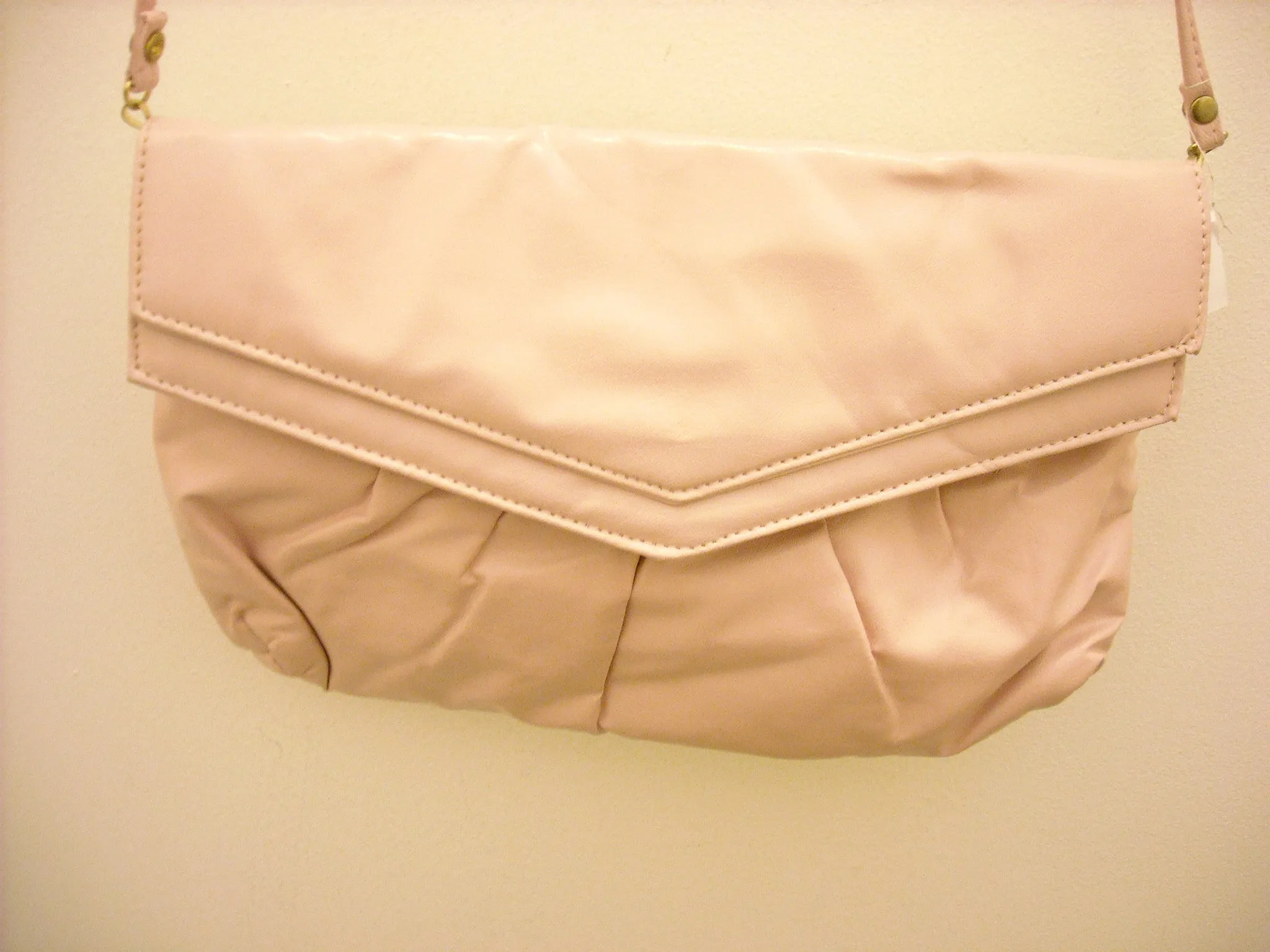 Sweet But Cool Pleather Vintage Clutch with Sling
