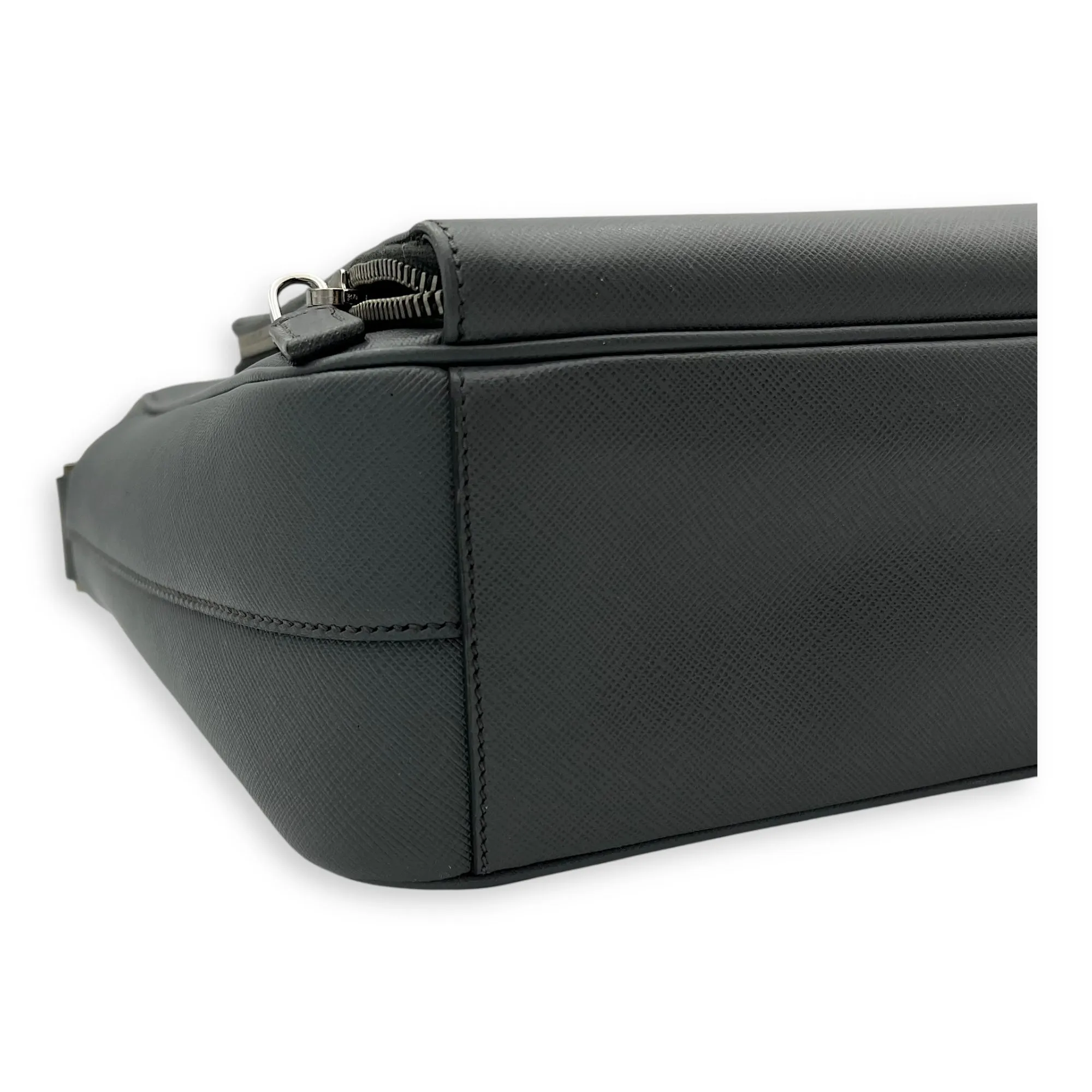Travel Messenger  Messenger Bag Grey in Saffiano Leather, Silver