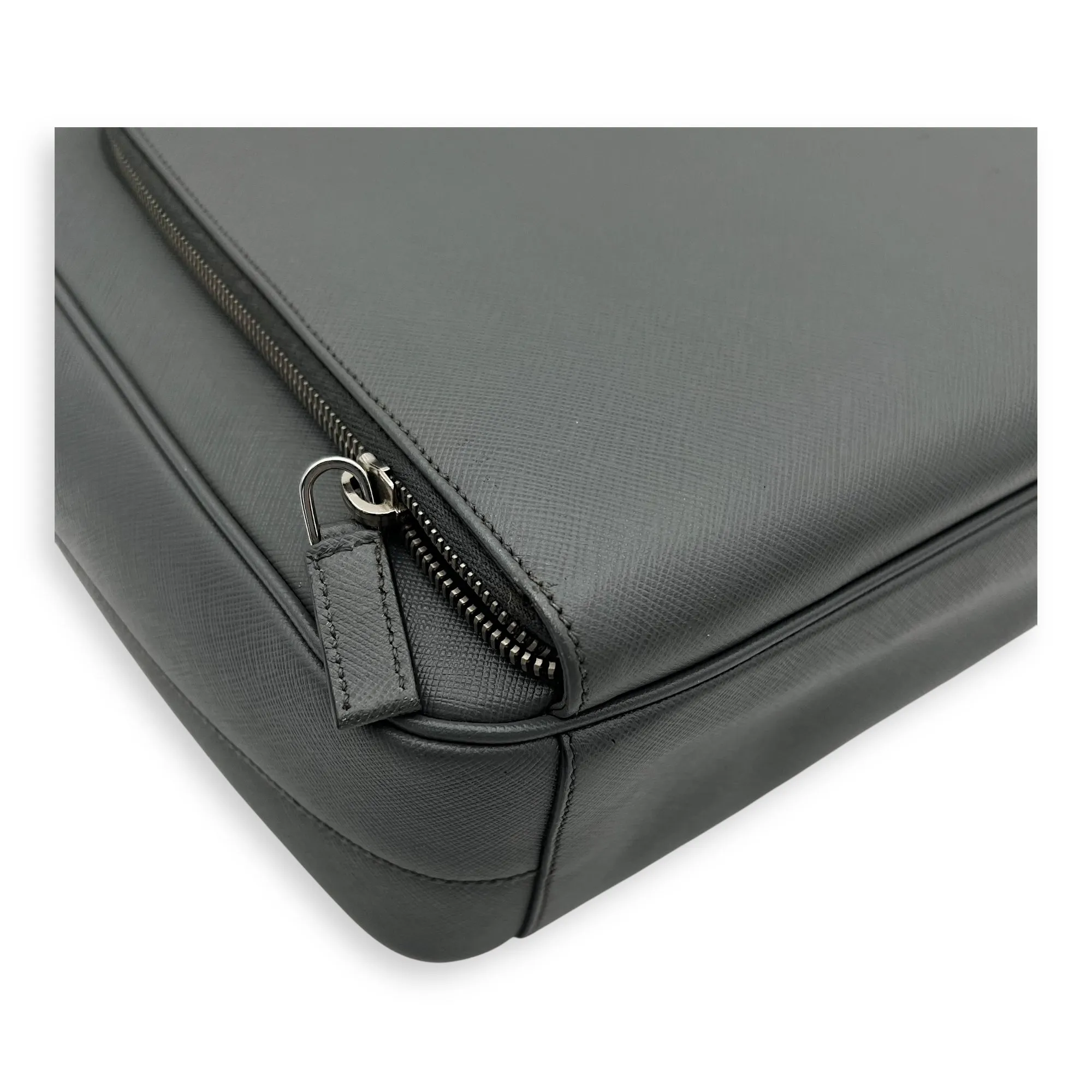 Travel Messenger  Messenger Bag Grey in Saffiano Leather, Silver