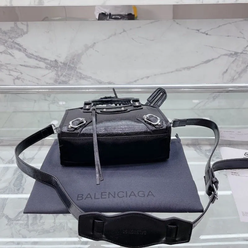 VELORA - Classic City Handbag Black