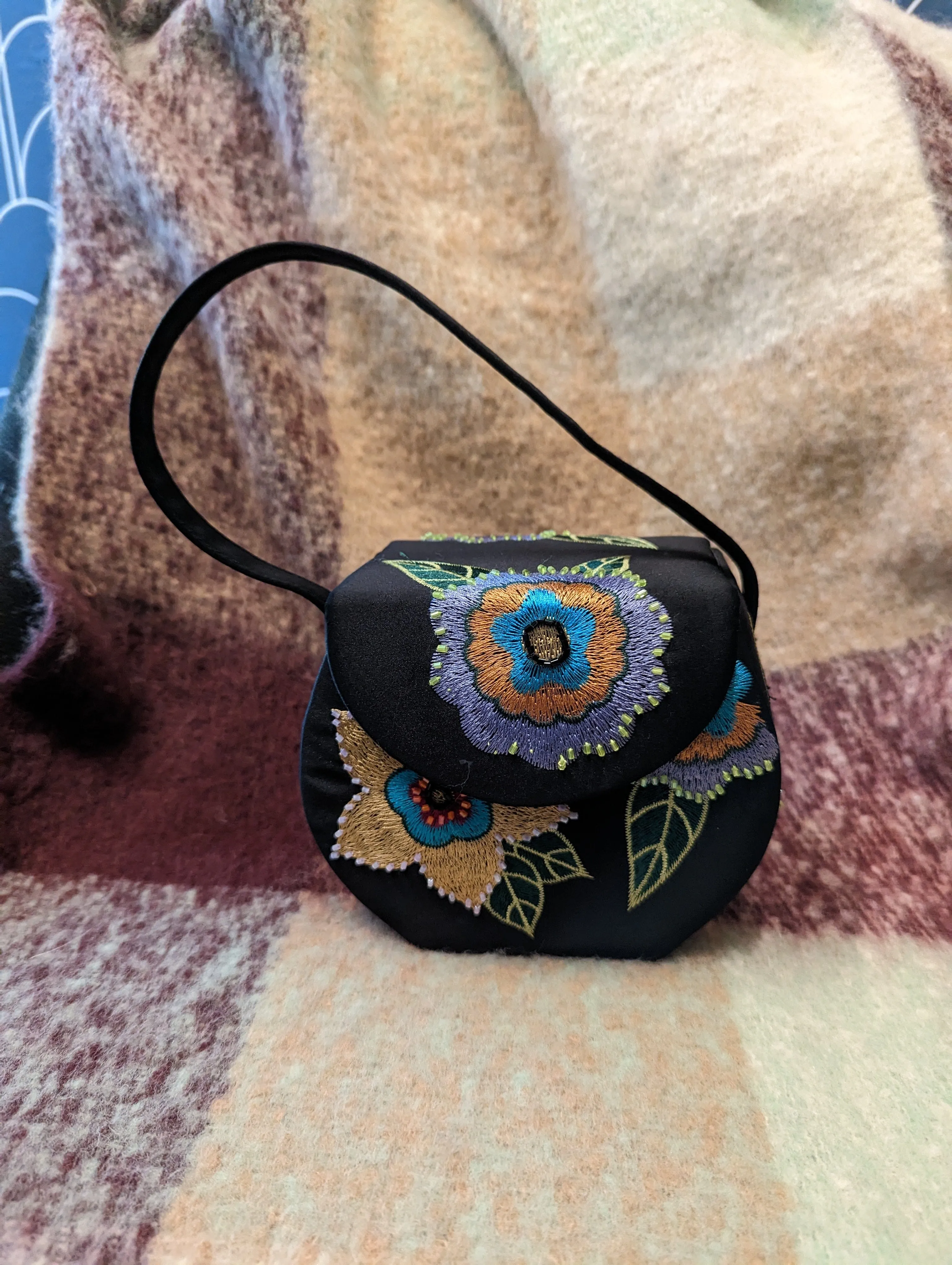 Vintage - Black Floral Bag
