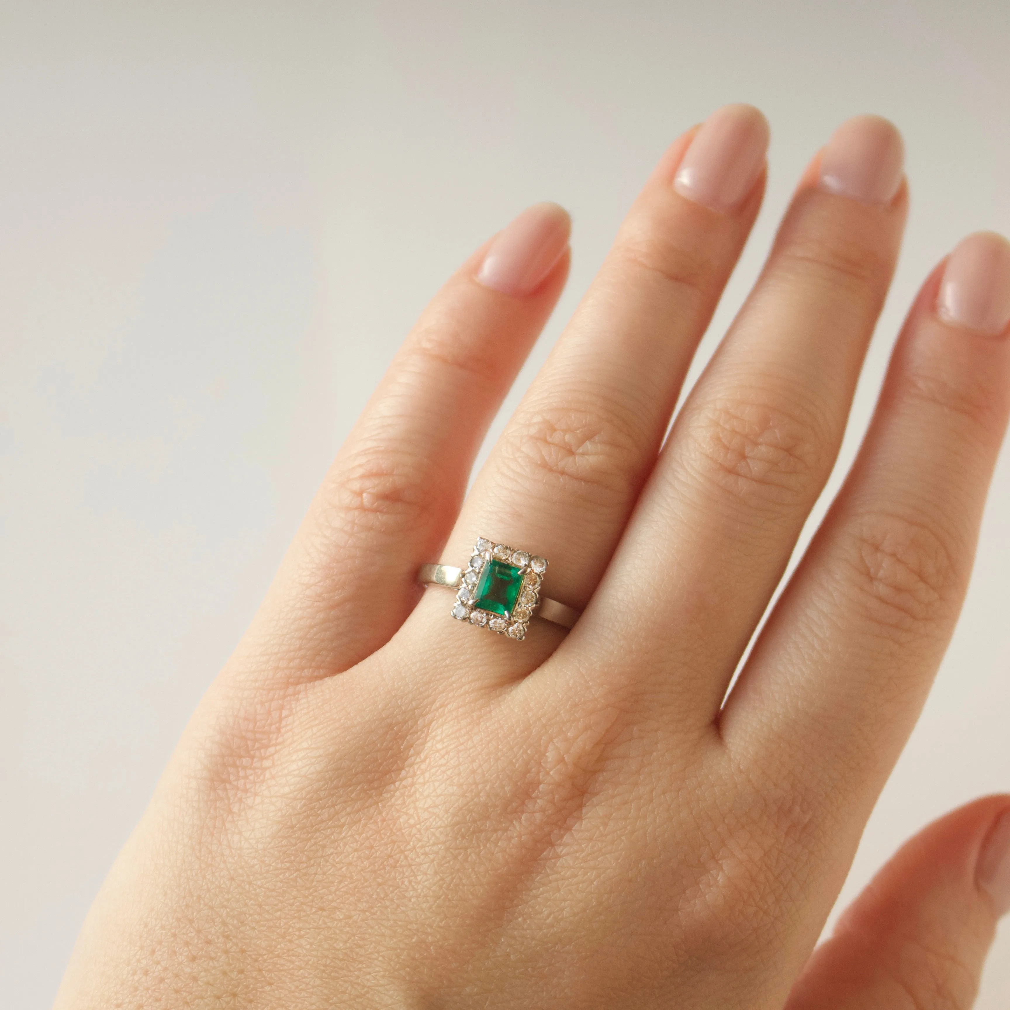 Vintage Emerald and Diamond 18k White Gold Ring - UK Size O