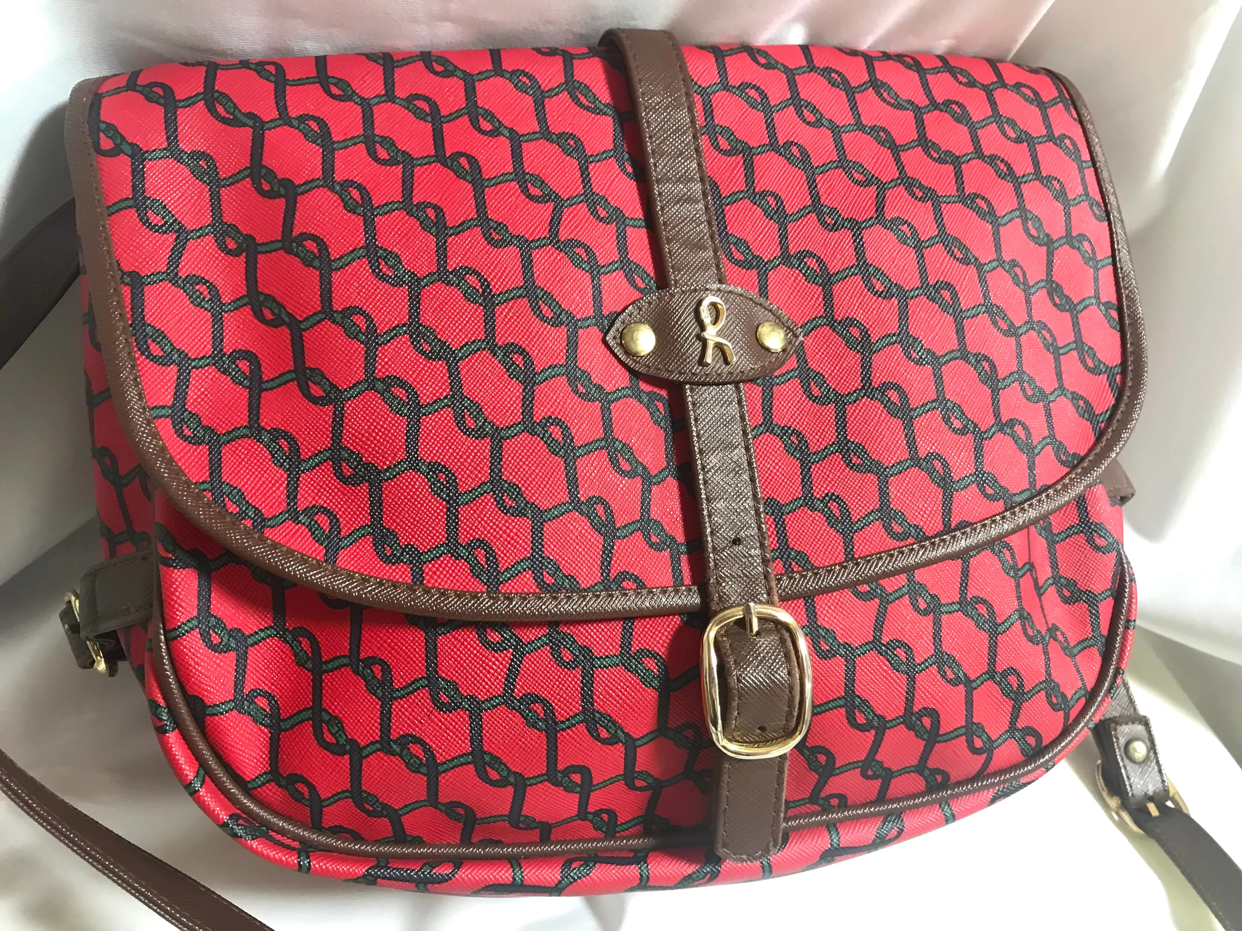 Vintage Roberta di Camerino red and brown saumur messenger shoulder bag with leather trimmings with R logo motif.  Made in USA. 060711r2