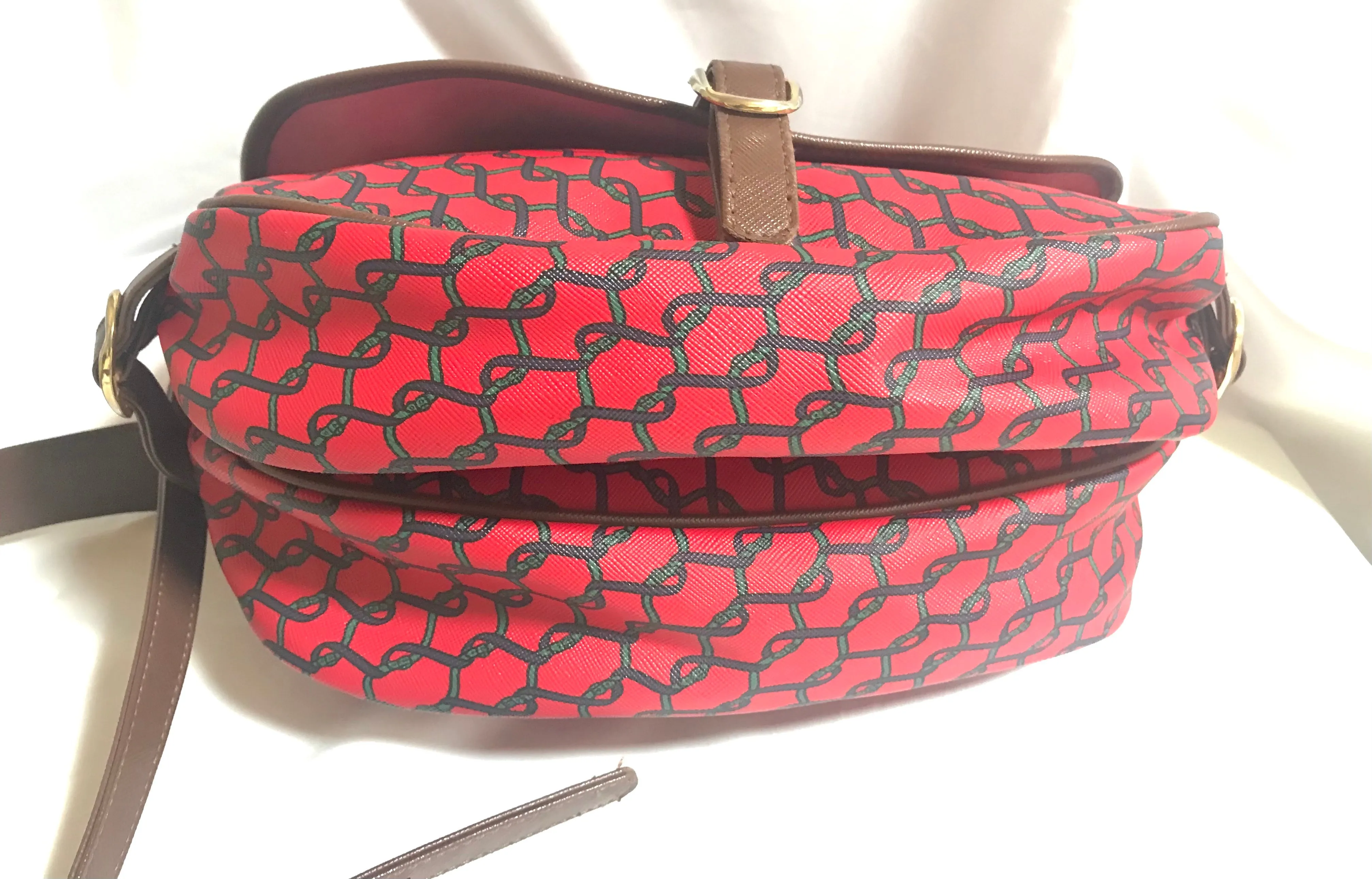 Vintage Roberta di Camerino red and brown saumur messenger shoulder bag with leather trimmings with R logo motif.  Made in USA. 060711r2
