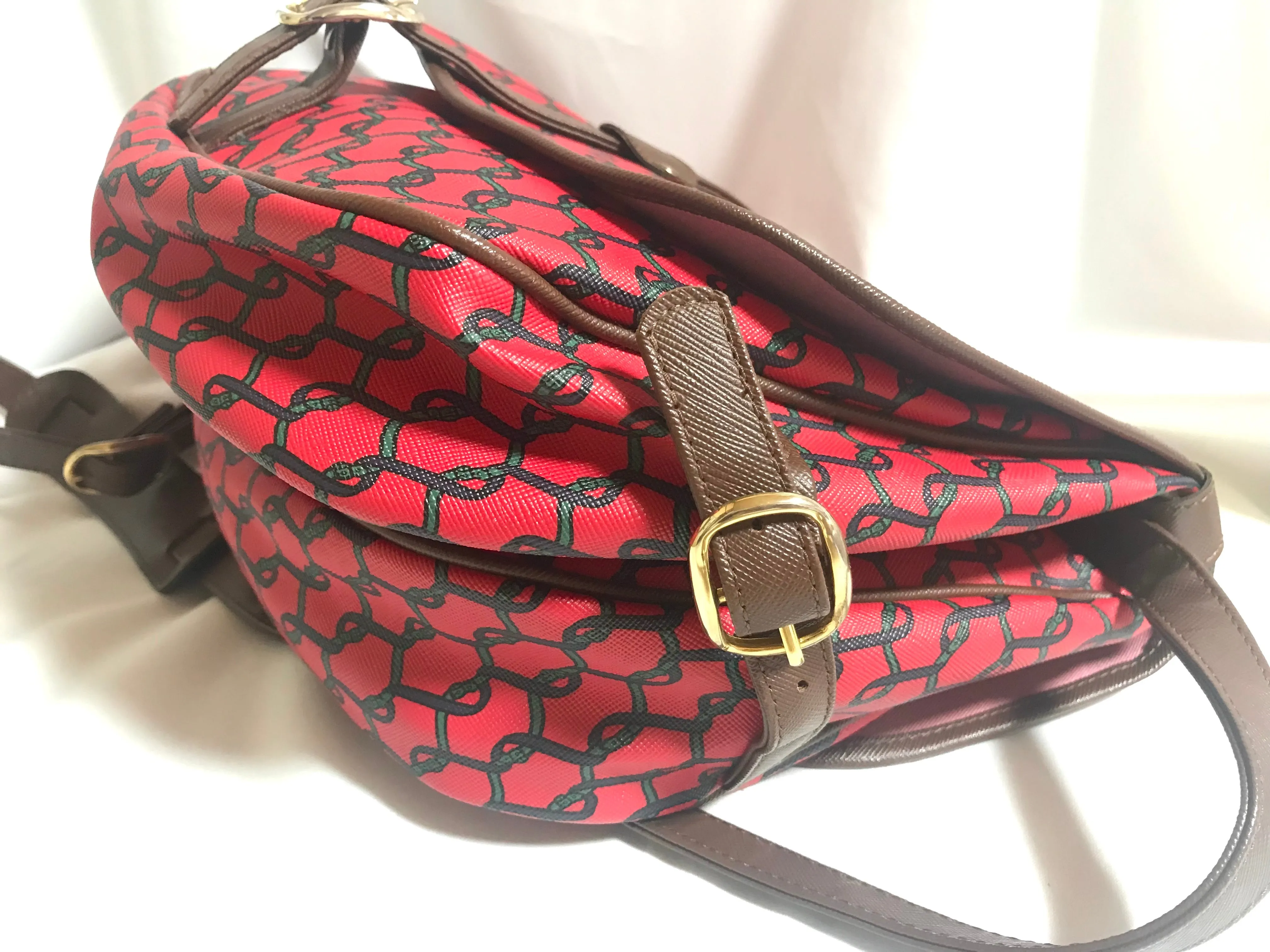 Vintage Roberta di Camerino red and brown saumur messenger shoulder bag with leather trimmings with R logo motif.  Made in USA. 060711r2