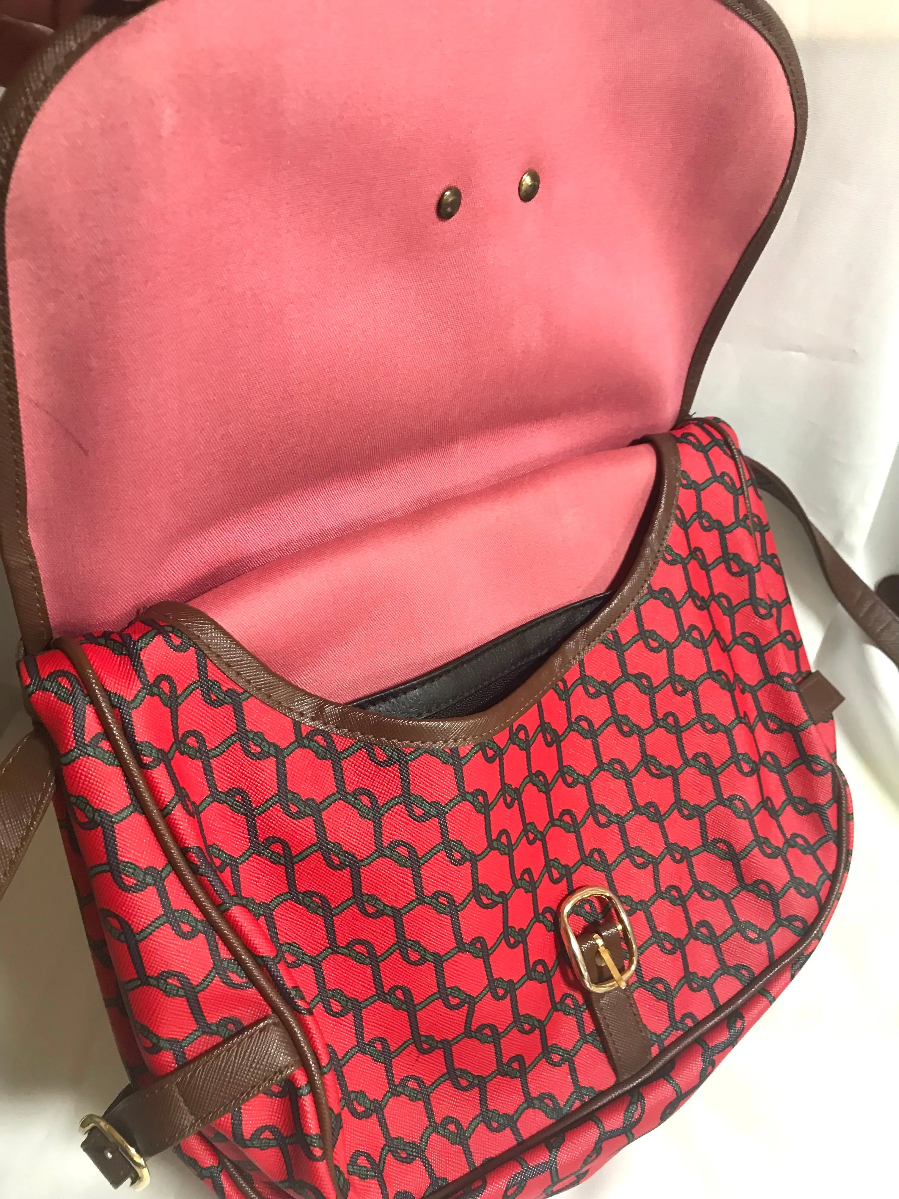 Vintage Roberta di Camerino red and brown saumur messenger shoulder bag with leather trimmings with R logo motif.  Made in USA. 060711r2