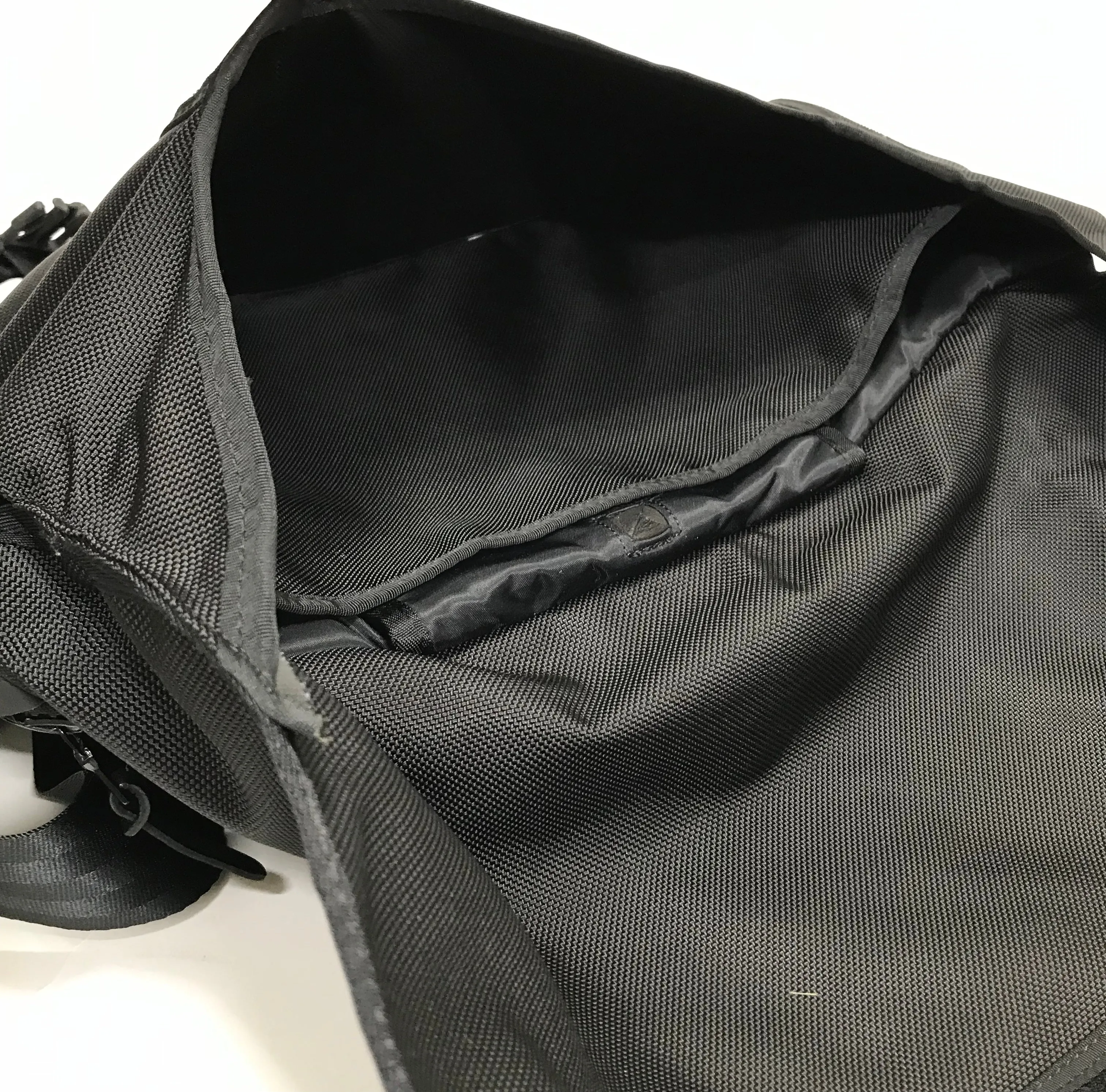 Visvim 08AW 18L E-Cat Shaker Ballistic Messenger Bag